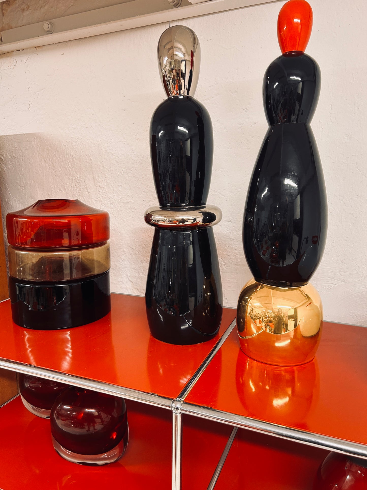 Totem rouge noir et doré, Elgin, Alessandro Mendini, pour Superego, 2008
