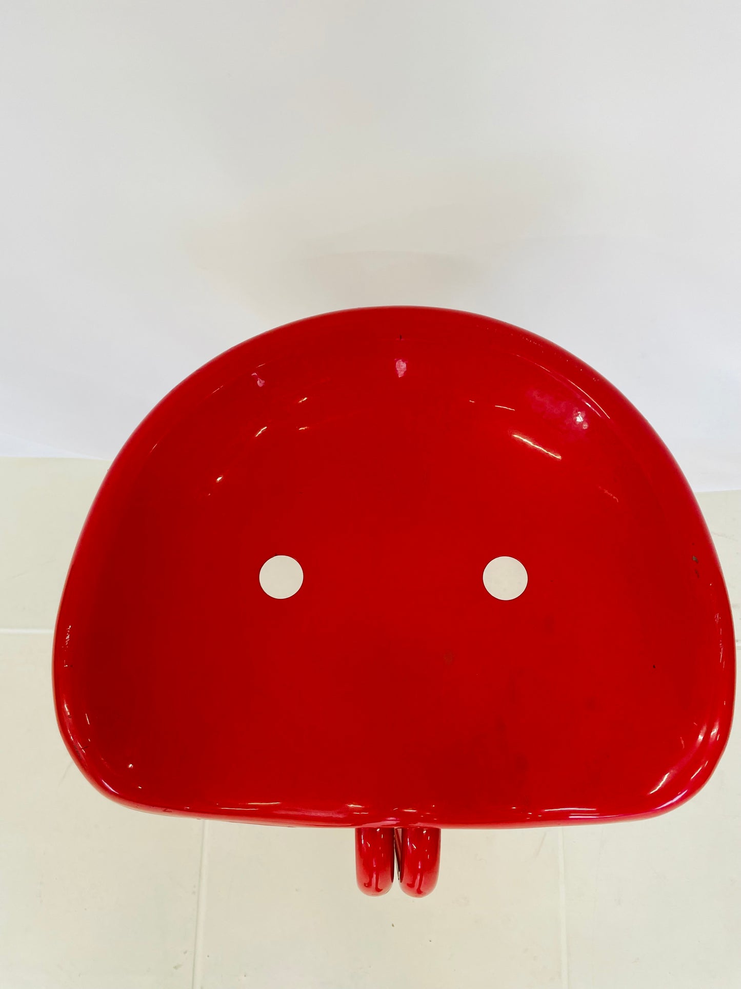 Tabouret rouge tracteur, Rodney Kinsman, Bieffeplast, 70s