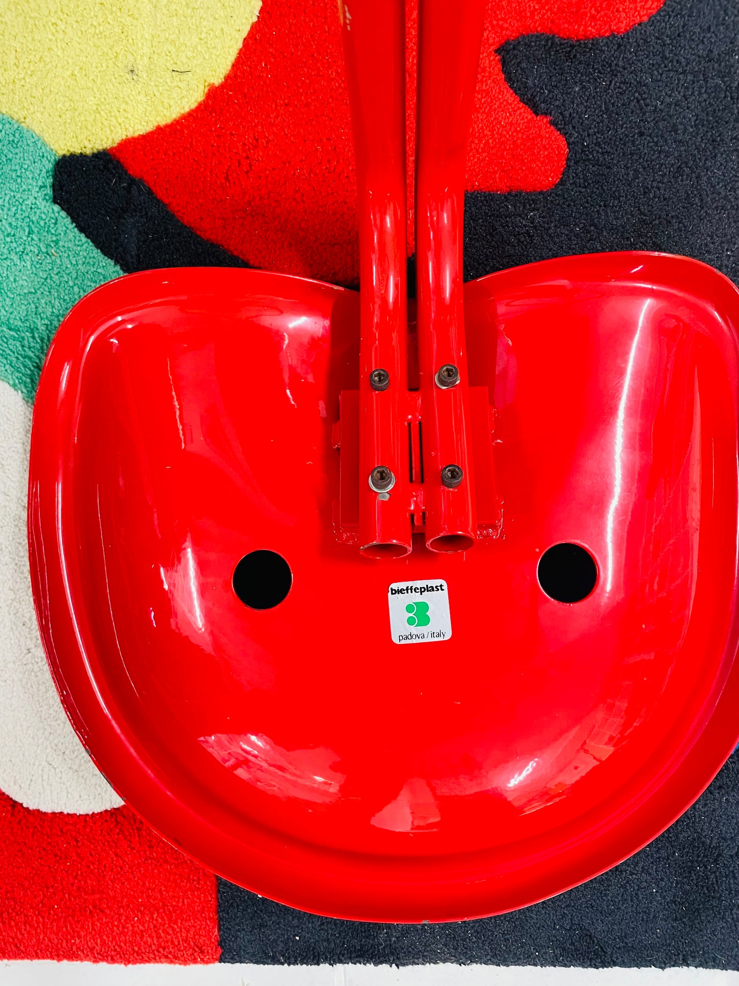 Tabouret rouge tracteur, Rodney Kinsman, Bieffeplast, 70s