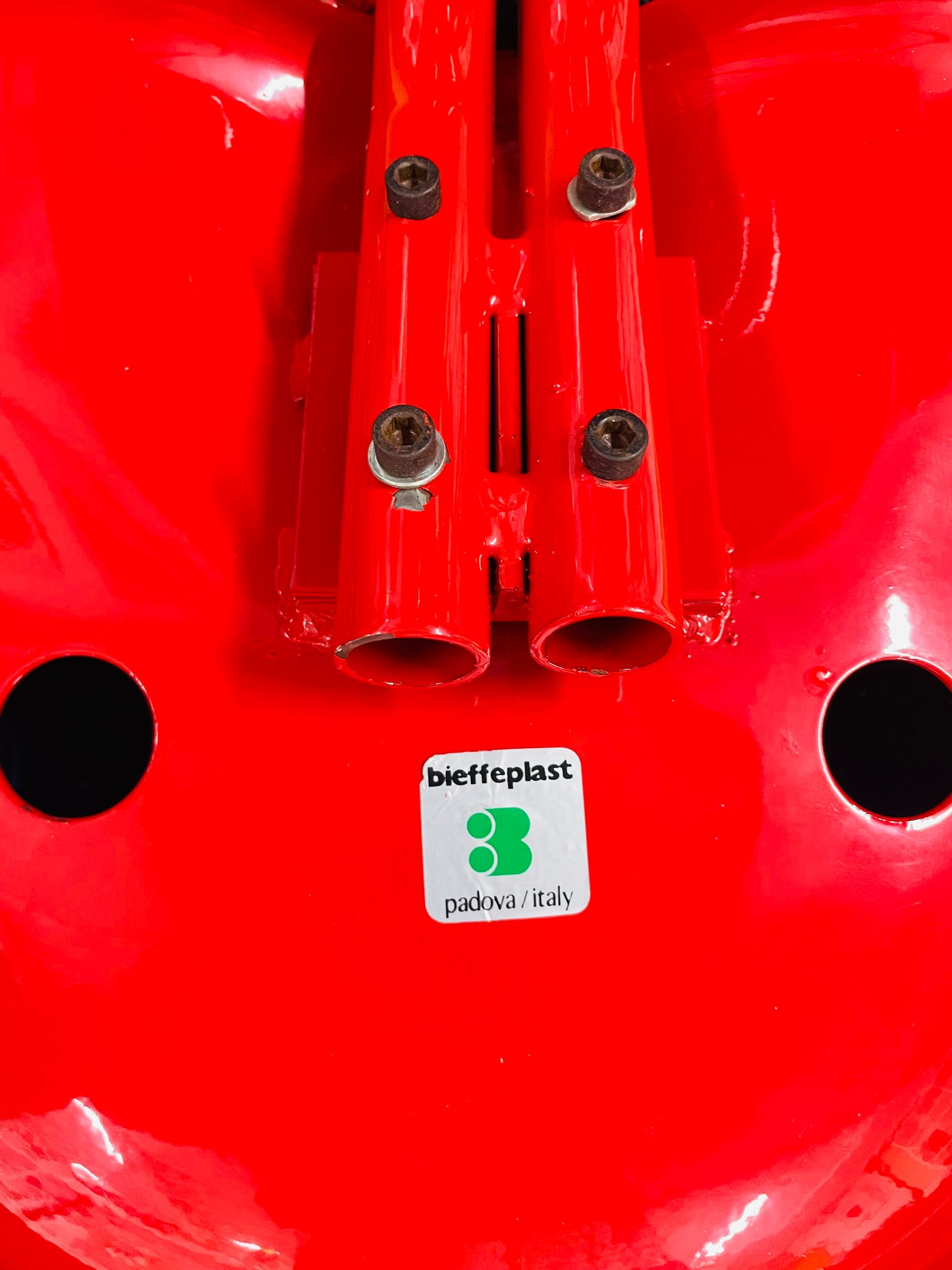 Tabouret rouge tracteur, Rodney Kinsman, Bieffeplast, 70s