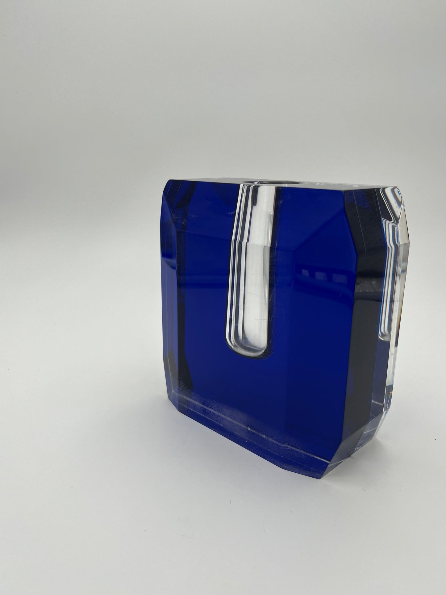 Vase Soliflore plexiglass bleu Luigi Massoni ,Guzzini, Italie, 70s