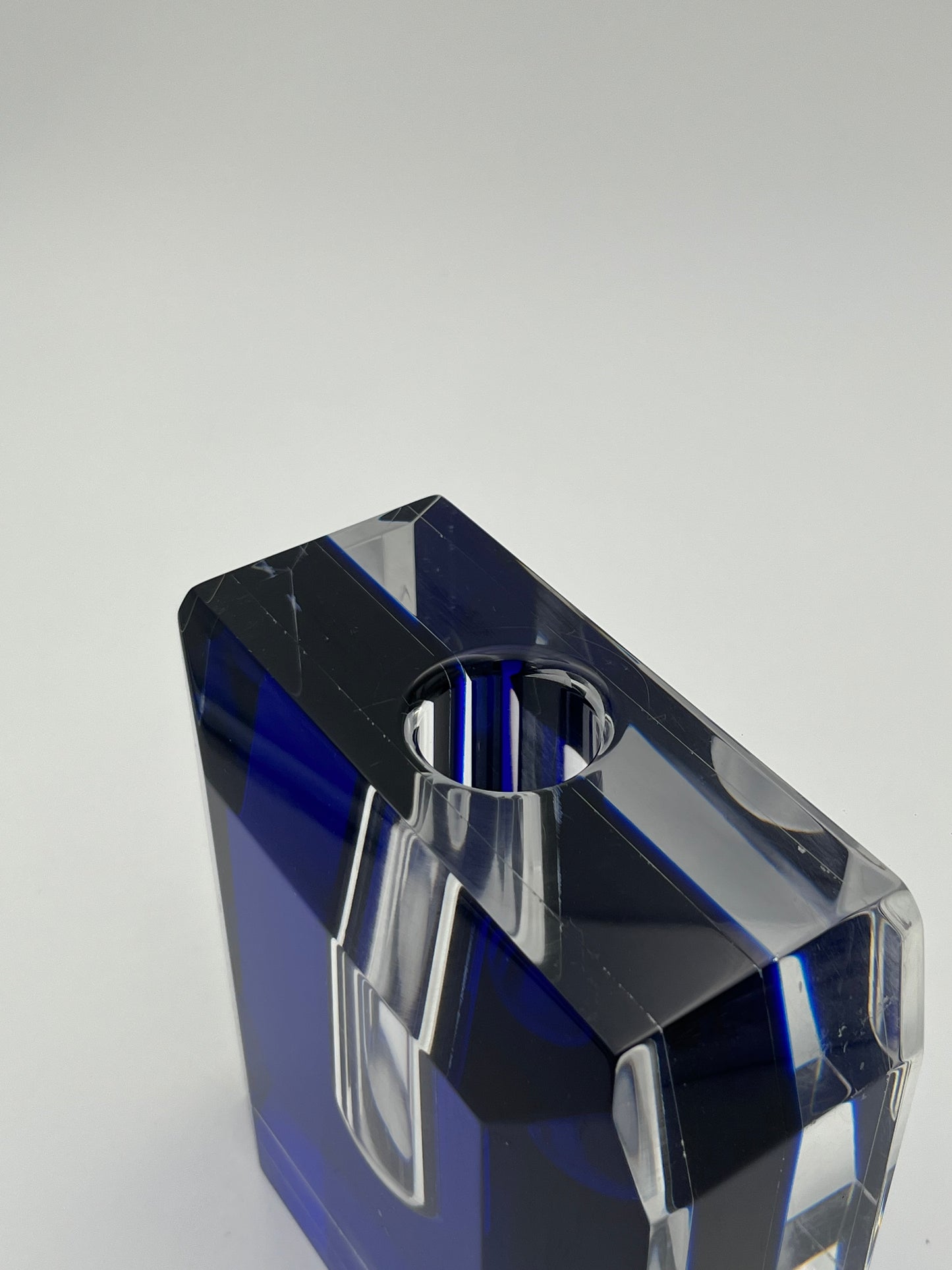 Vase Soliflore plexiglass bleu Luigi Massoni ,Guzzini, Italie, 70s