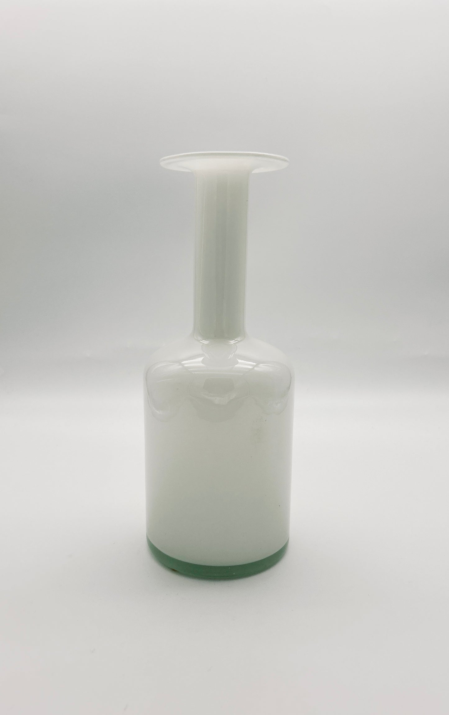 Vase en verre blanc par Otto Brauer, pour Holmegaard, 60s
