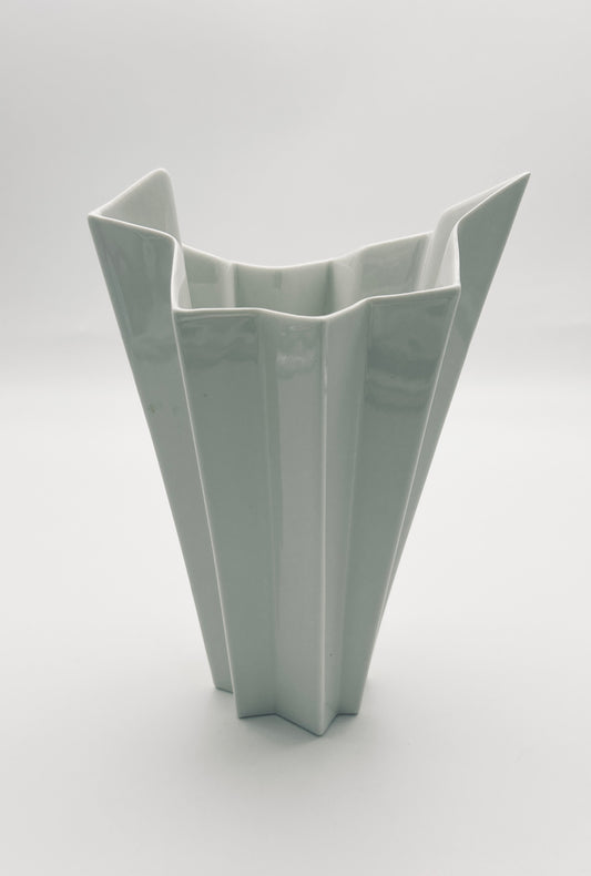 Vase blanc plissé Memphis, Hutshenreuther, 80s