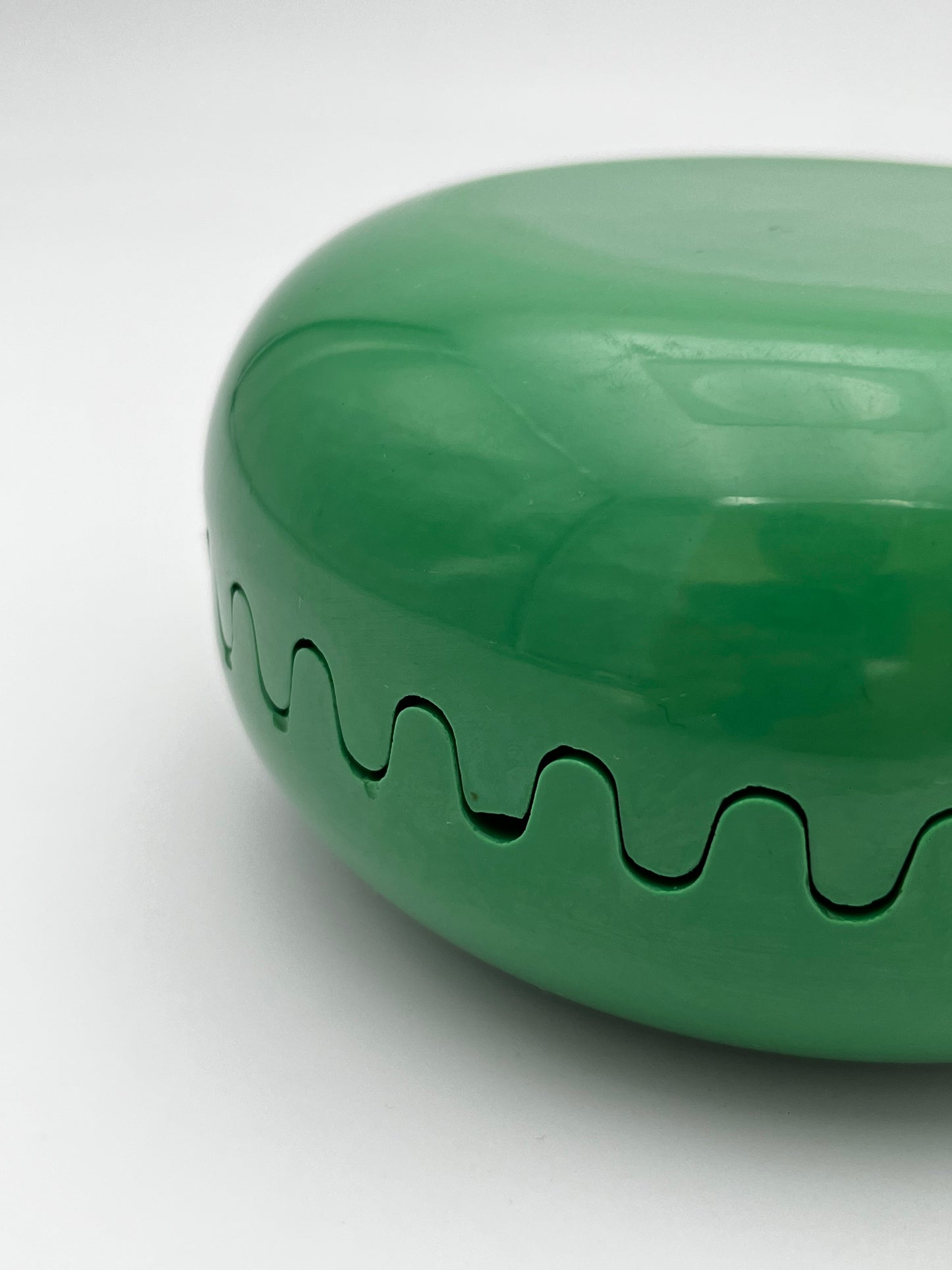 Cendrier 'Clam' mélamine vert, Pentagram, Italy 70s