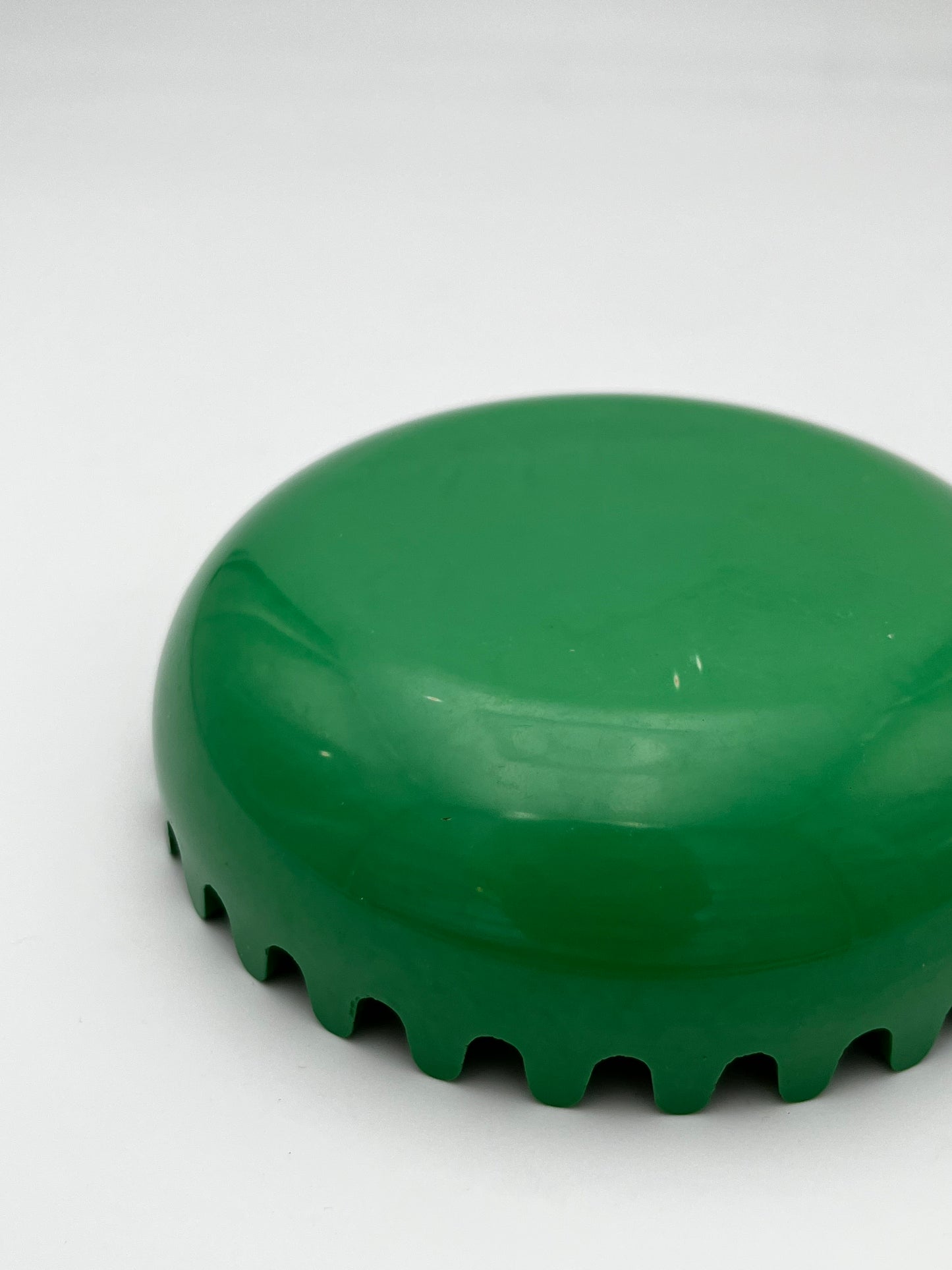 Cendrier 'Clam' mélamine vert, Pentagram, Italy 70s
