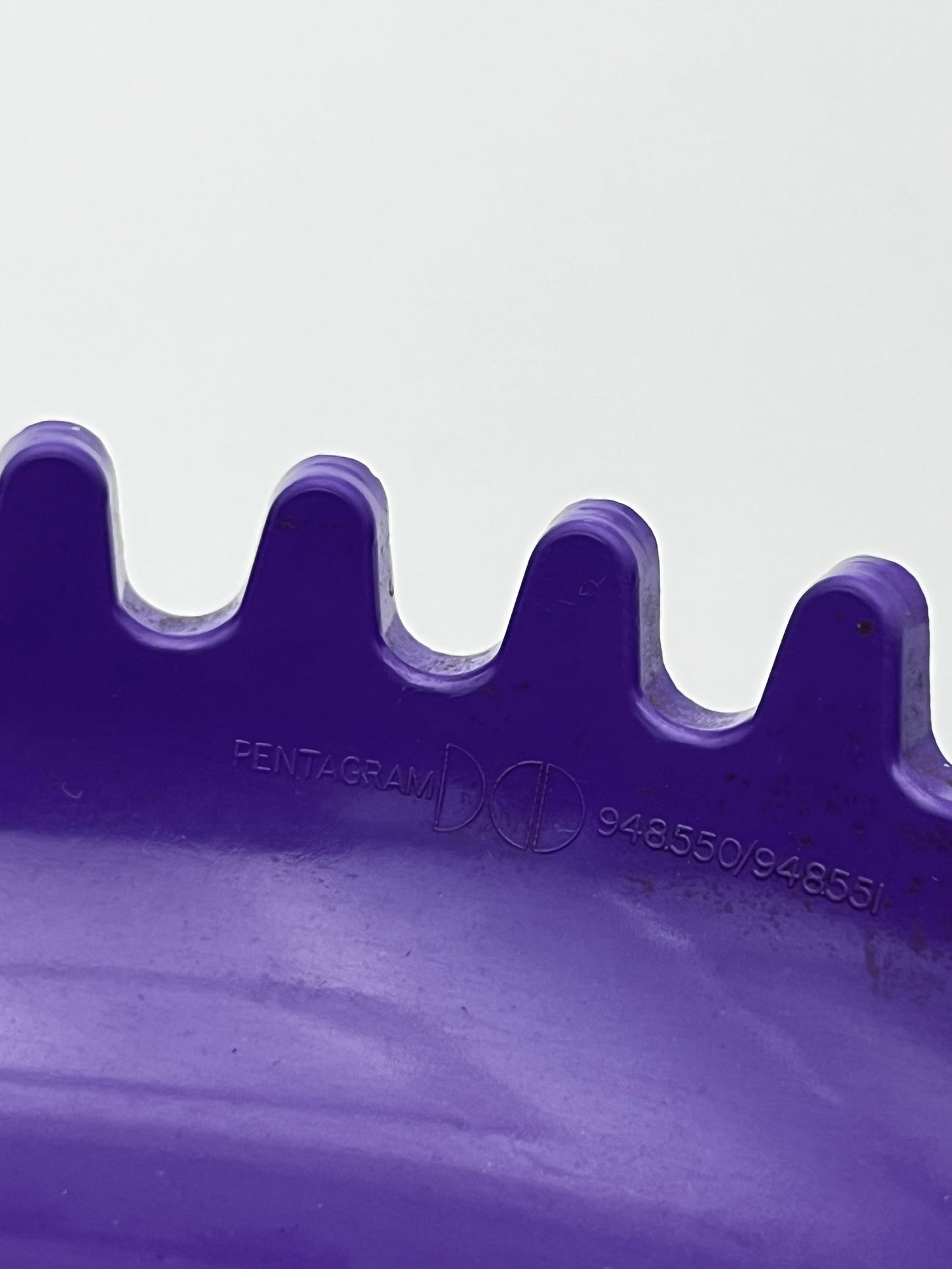 Cendrier 'Clam' mélamine violet Pentagram, Italy 70s