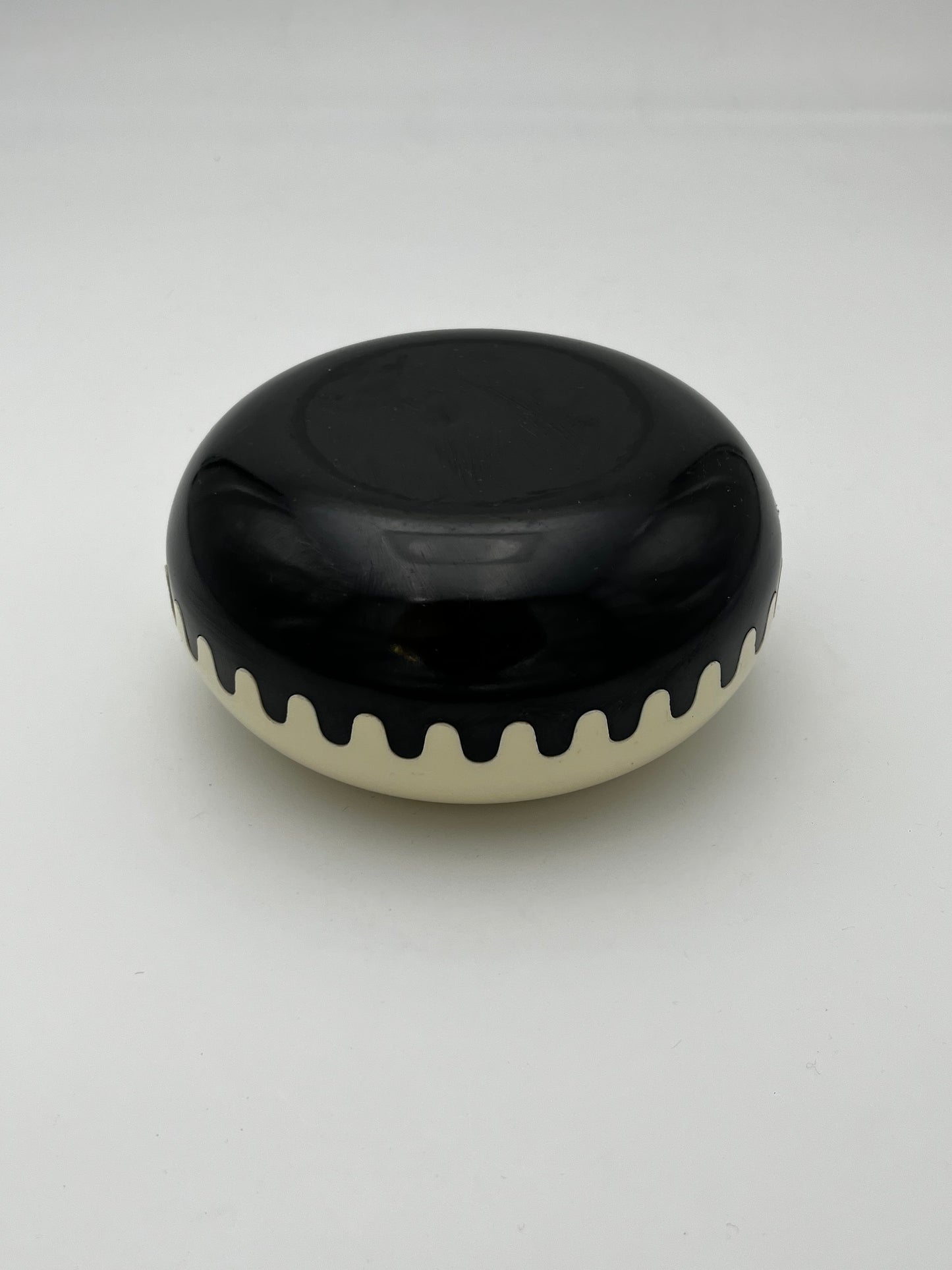 Cendrier 'Clam' mélamine bicolore Mebel, Italy 70s