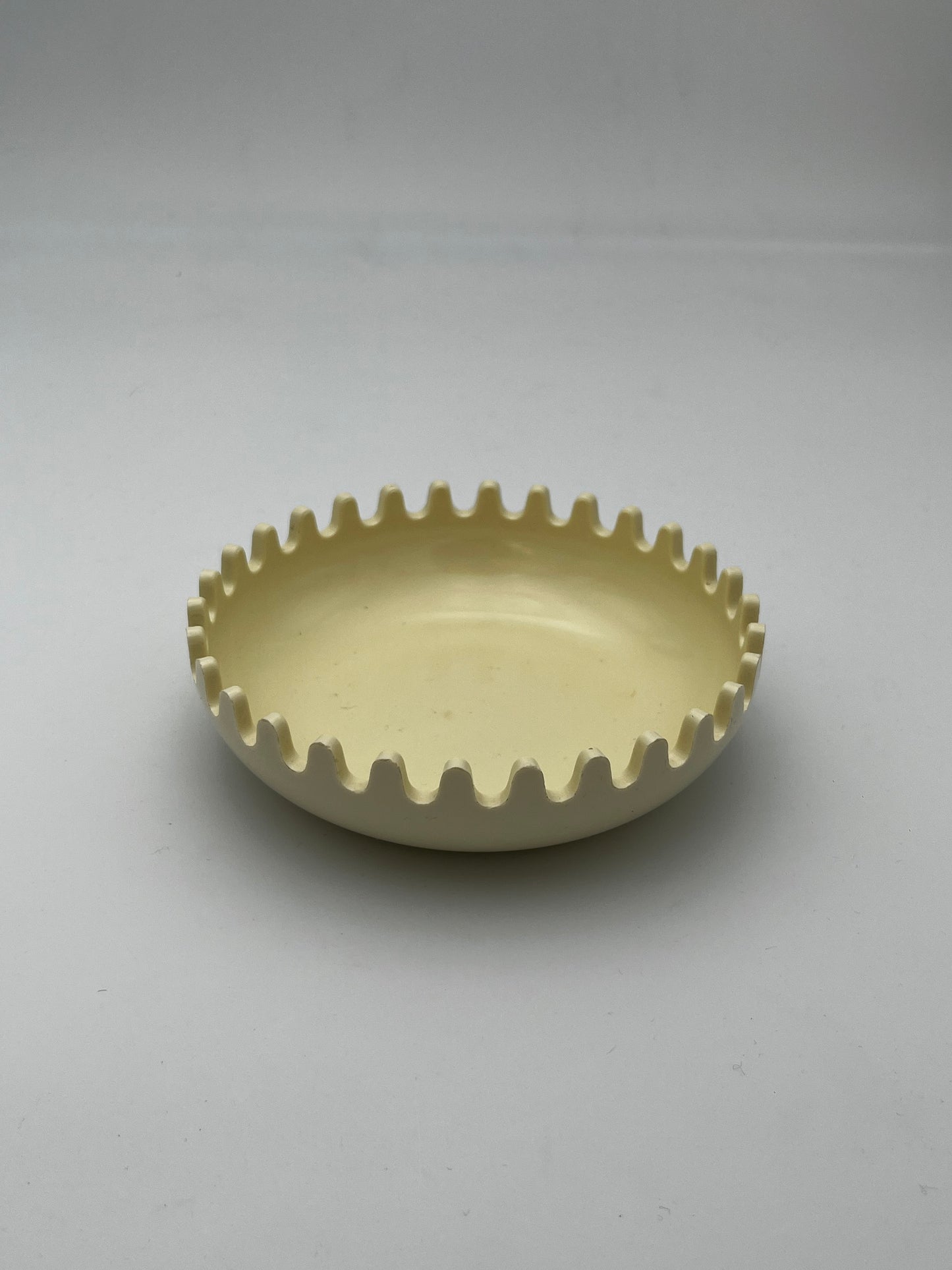 Cendrier 'Clam' mélamine bicolore Mebel, Italy 70s