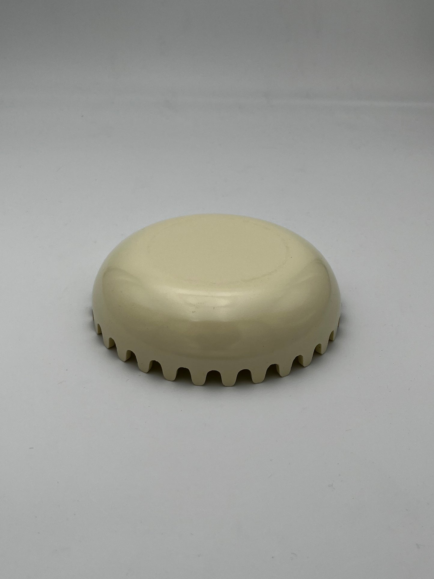 Cendrier 'Clam' mélamine bicolore Mebel, Italy 70s