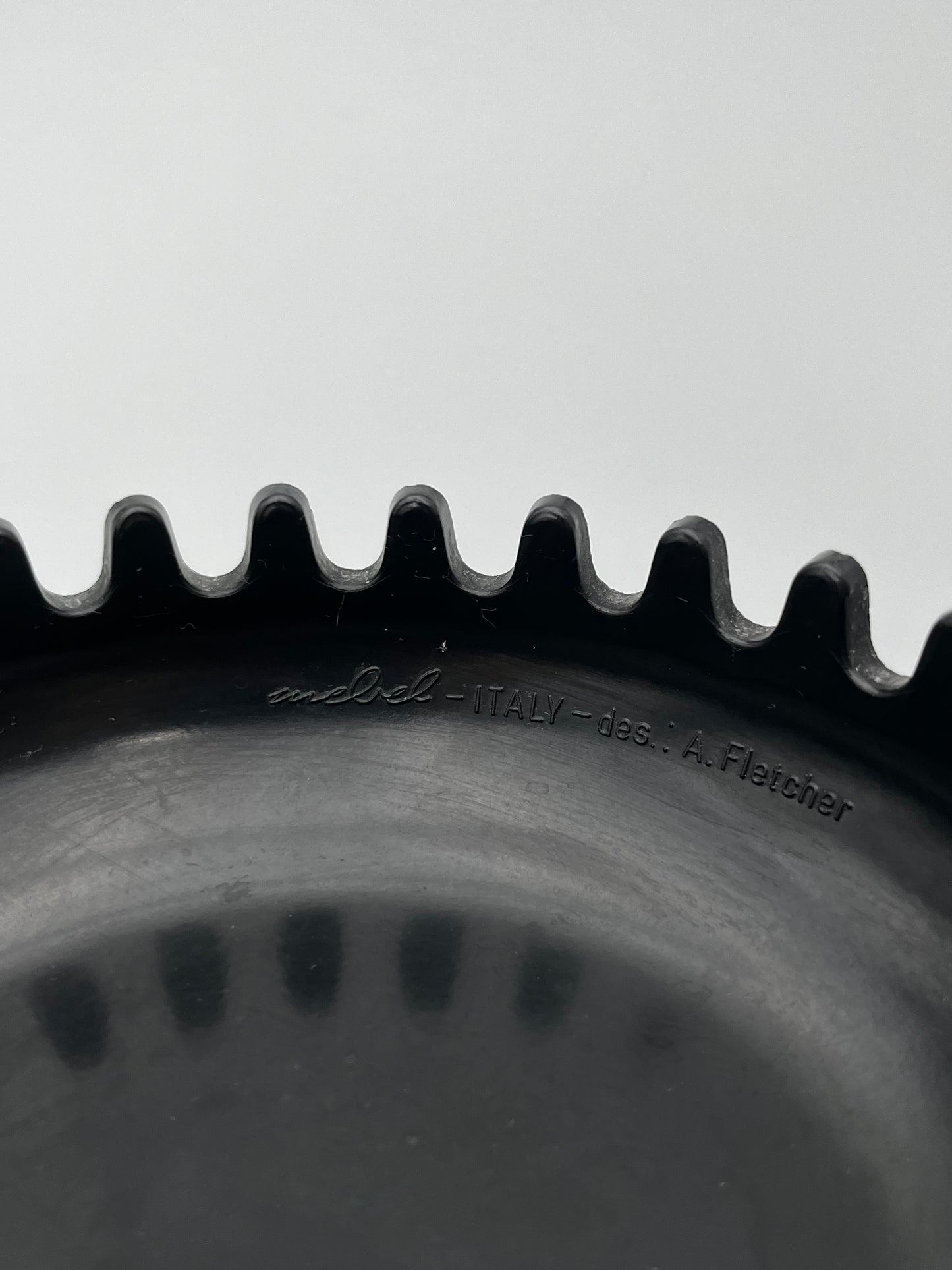 Cendrier 'Clam' mélamine bicolore Mebel, Italy 70s