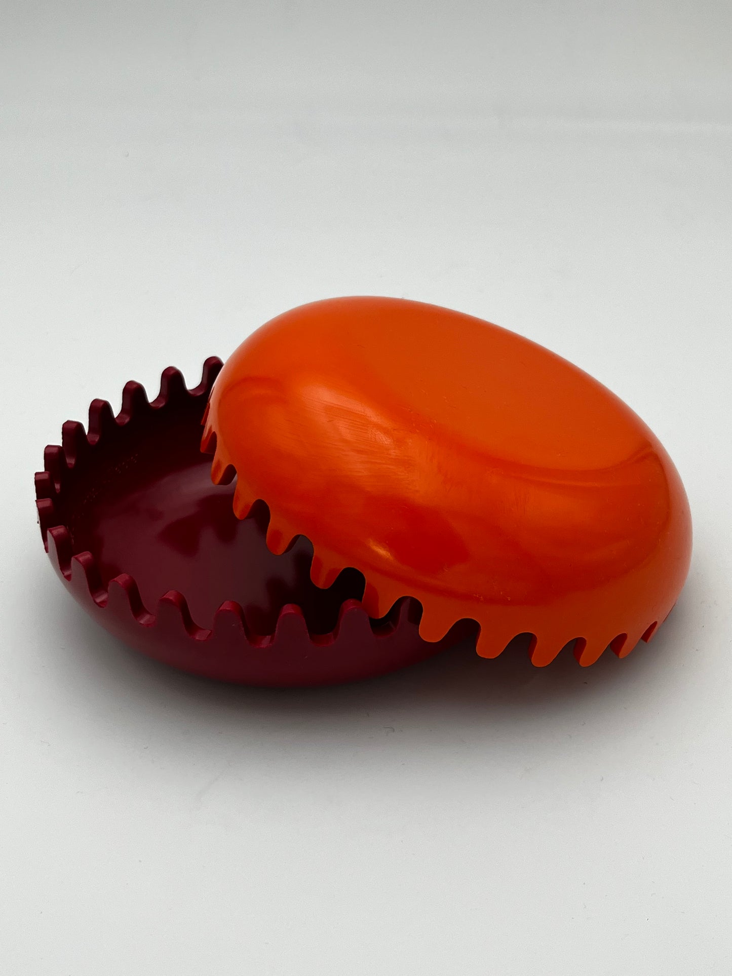 Cendrier 'Clam' mélamine bicolore Mebel, Italy 70s