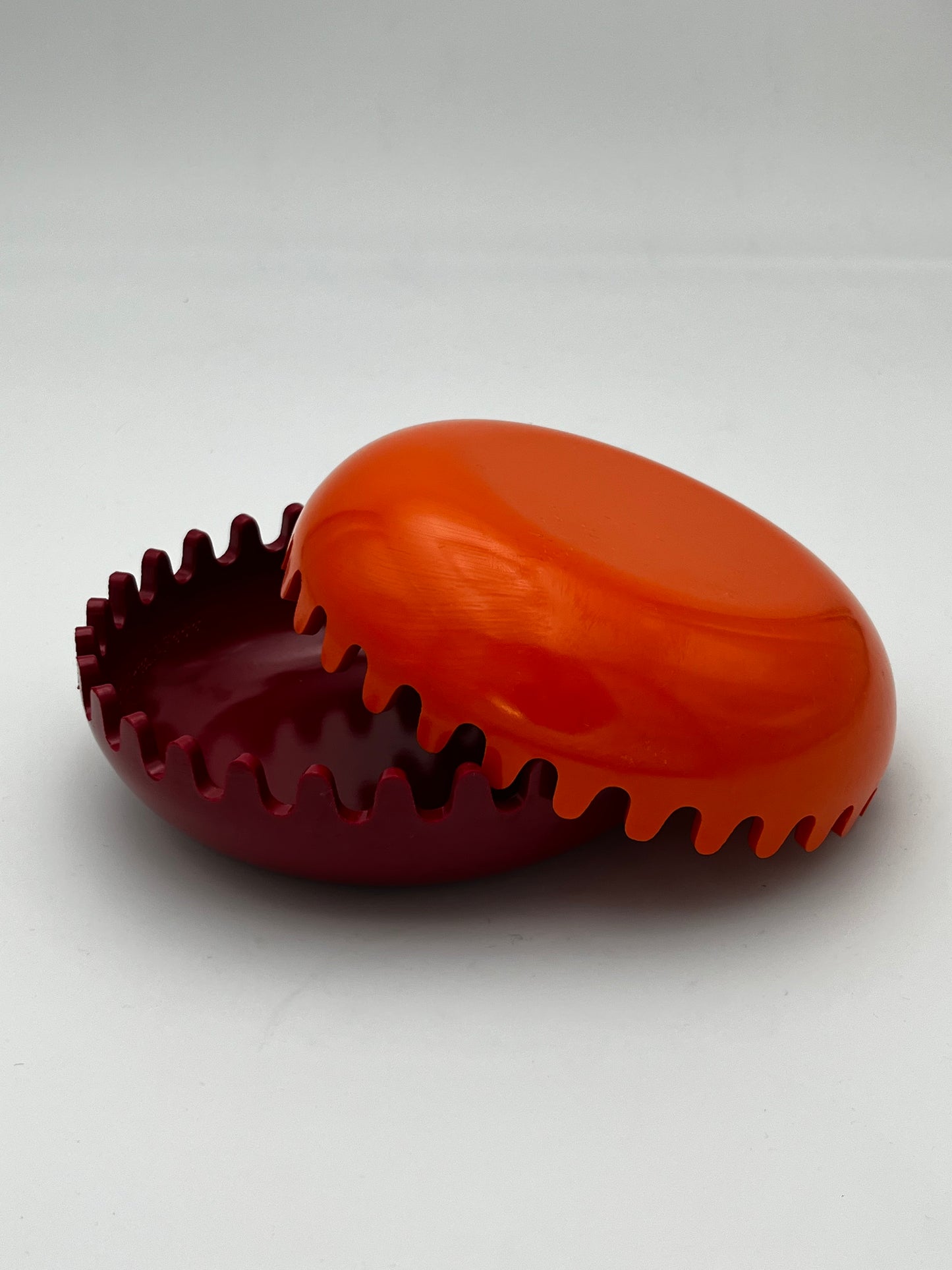 Cendrier 'Clam' mélamine bicolore Mebel, Italy 70s
