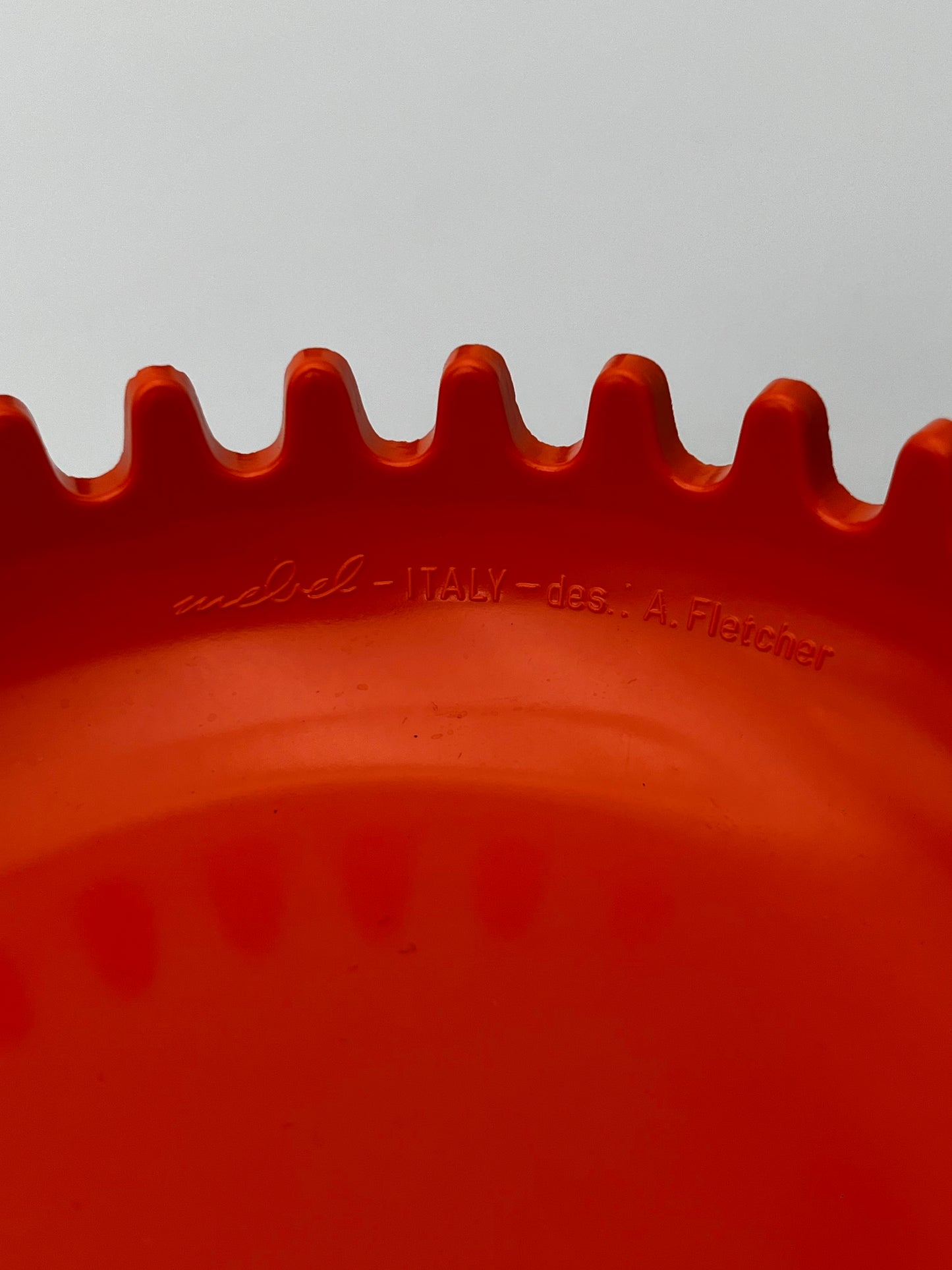 Cendrier 'Clam' mélamine bicolore Mebel, Italy 70s
