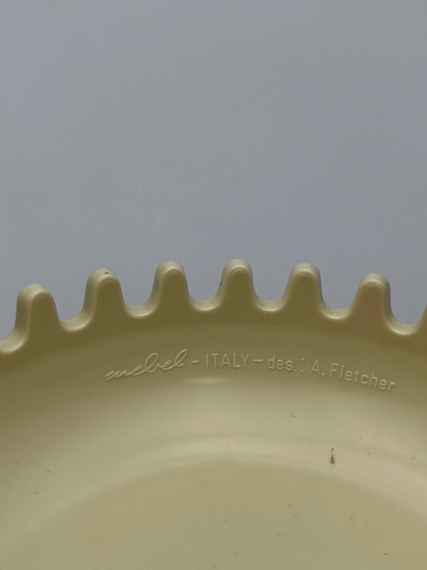 Cendrier 'Clam' mélamine bicolore Mebel, Italy 70s