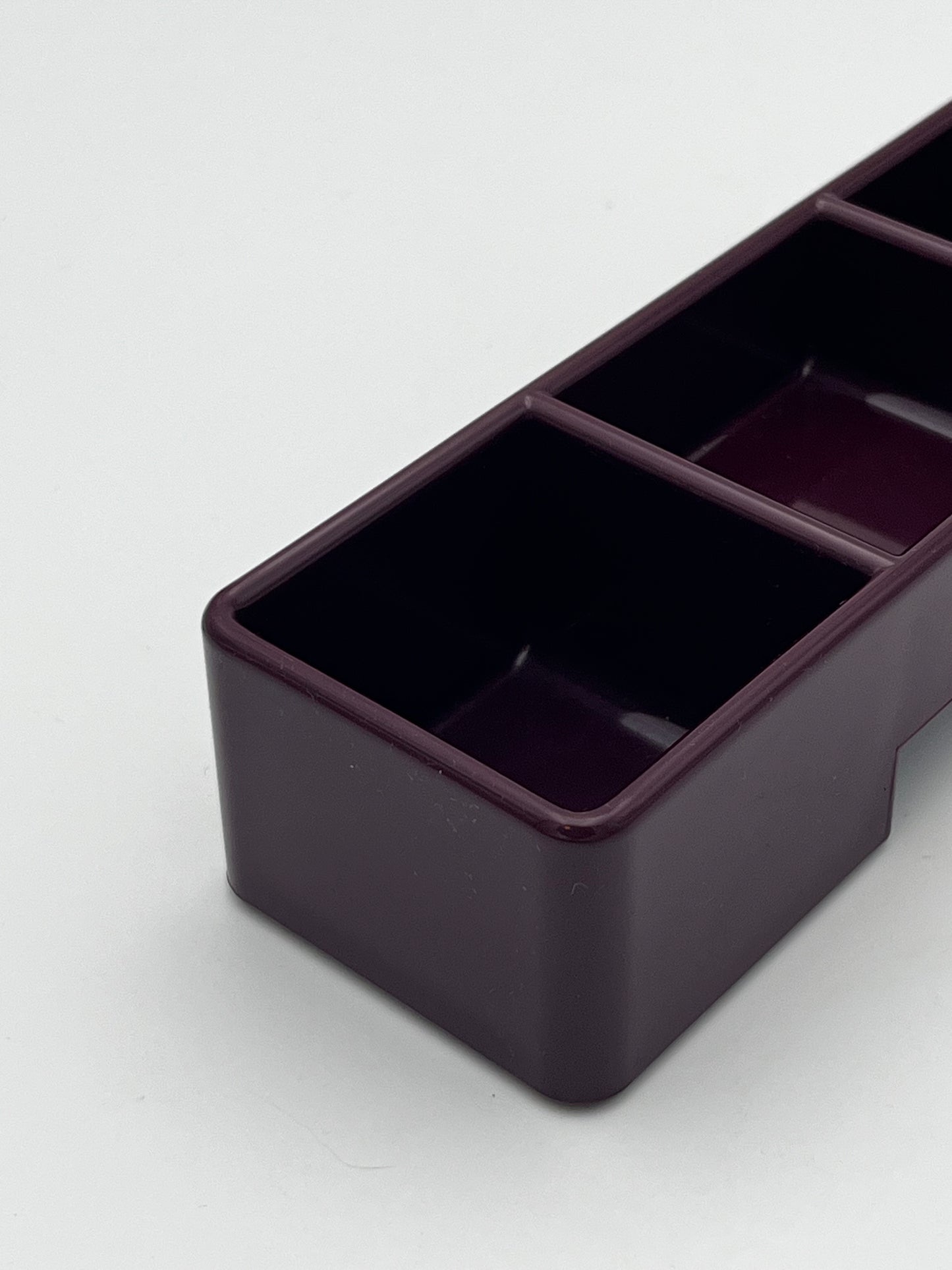Organiseur de bureau prune, Olivetti Synthesis par Ettore Sottsass, 1971