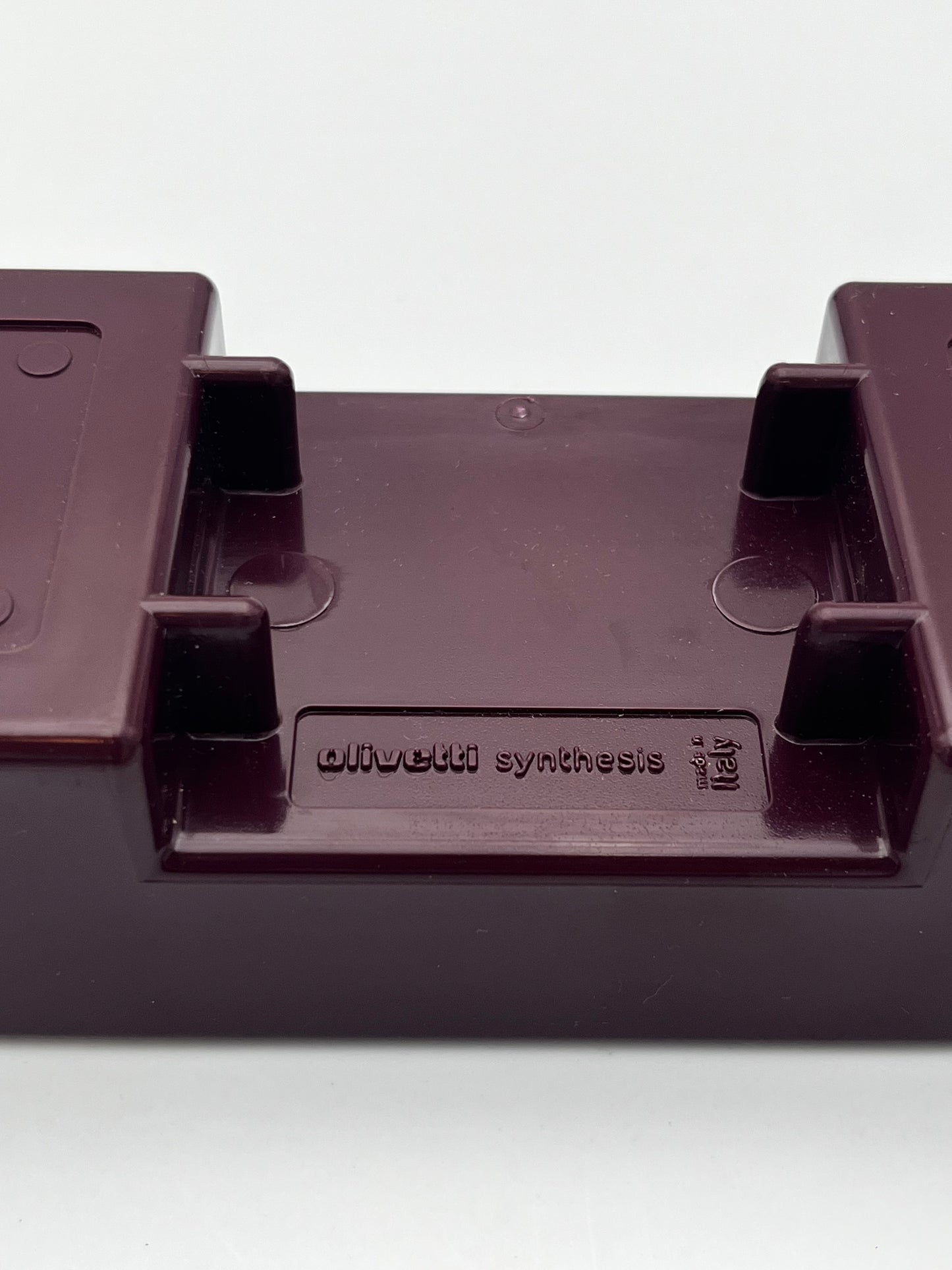 Organiseur de bureau prune, Olivetti Synthesis par Ettore Sottsass, 1971