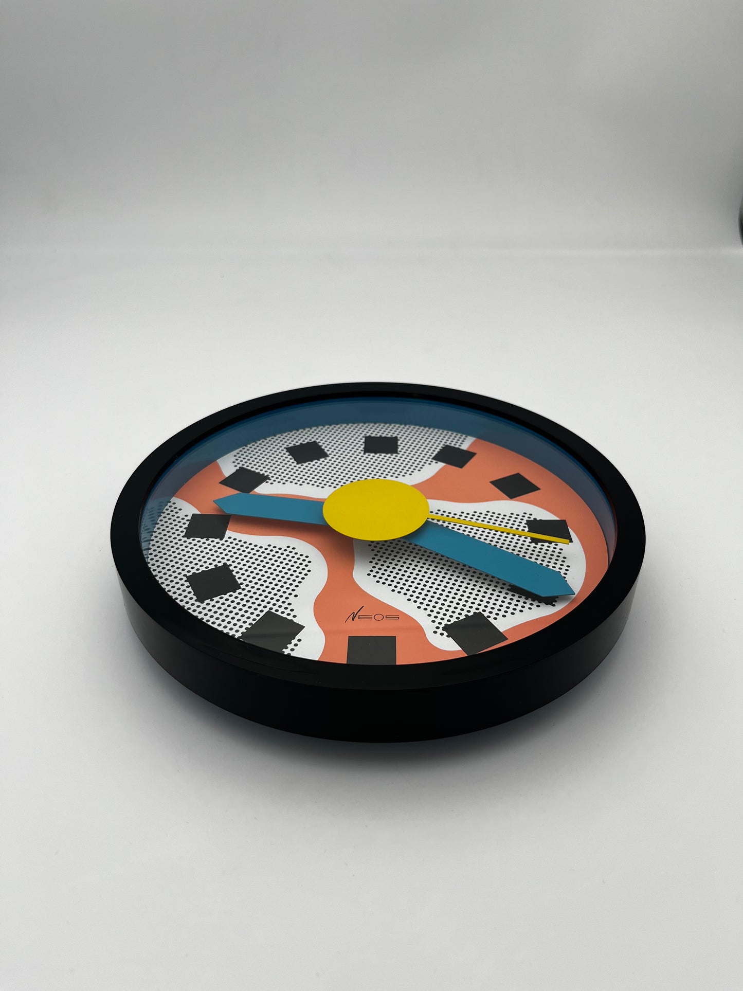 Horloge murale Neos postmoderne, by G.Sowden et N.du Pasquier, Italy, 90s