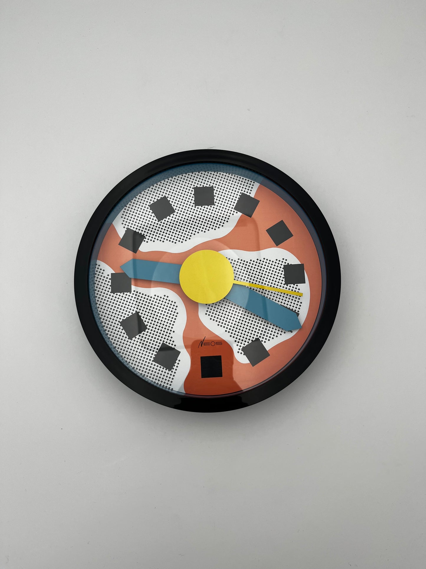 Horloge murale Neos postmoderne, by G.Sowden et N.du Pasquier, Italy, 90s