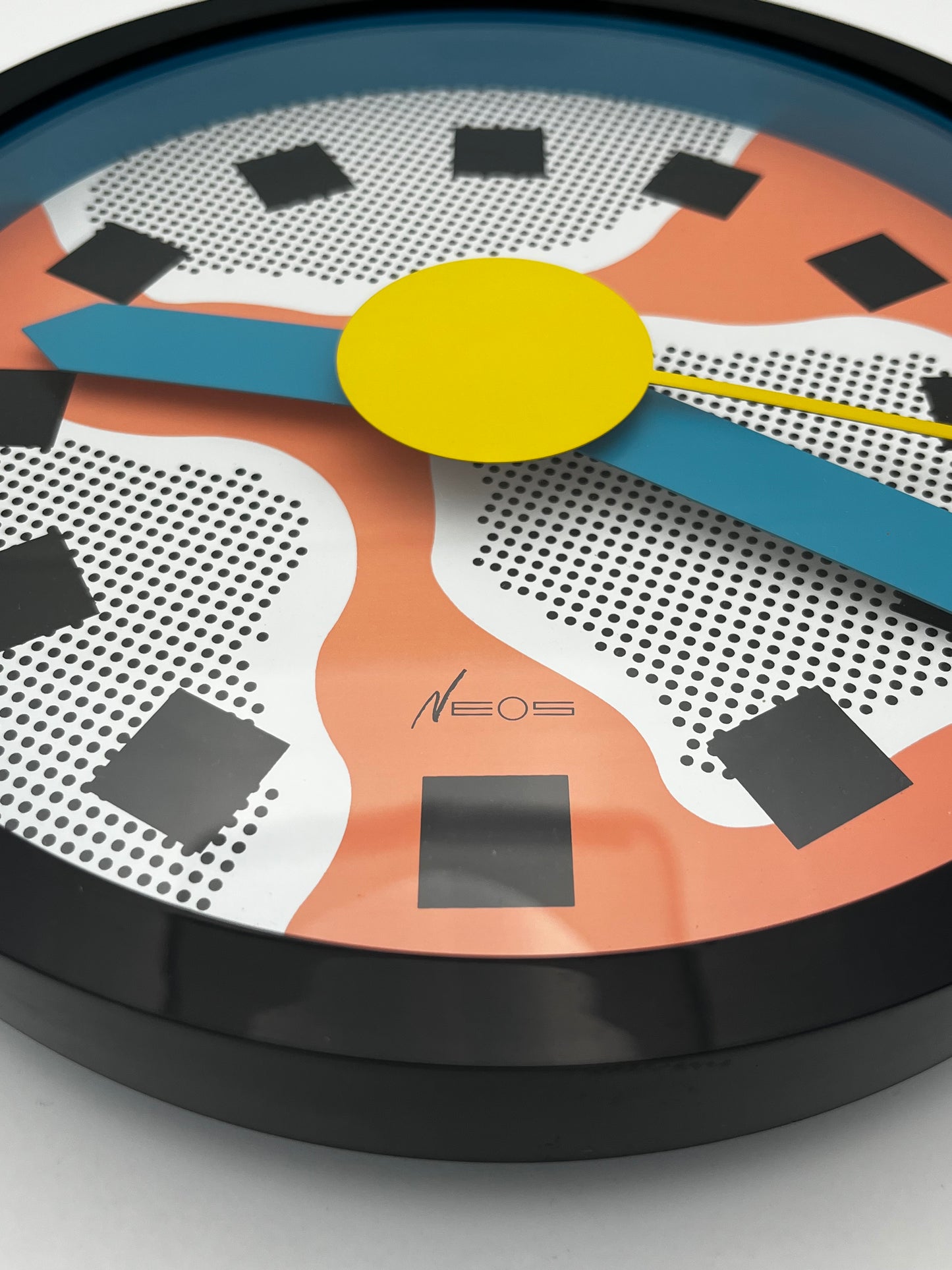 Horloge murale Neos postmoderne, by G.Sowden et N.du Pasquier, Italy, 90s