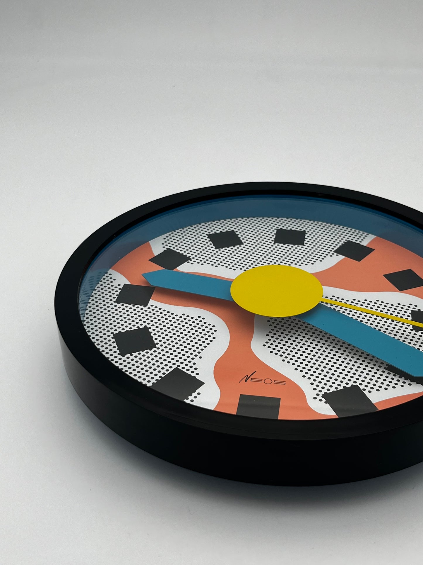 Horloge murale Neos postmoderne, by G.Sowden et N.du Pasquier, Italy, 90s