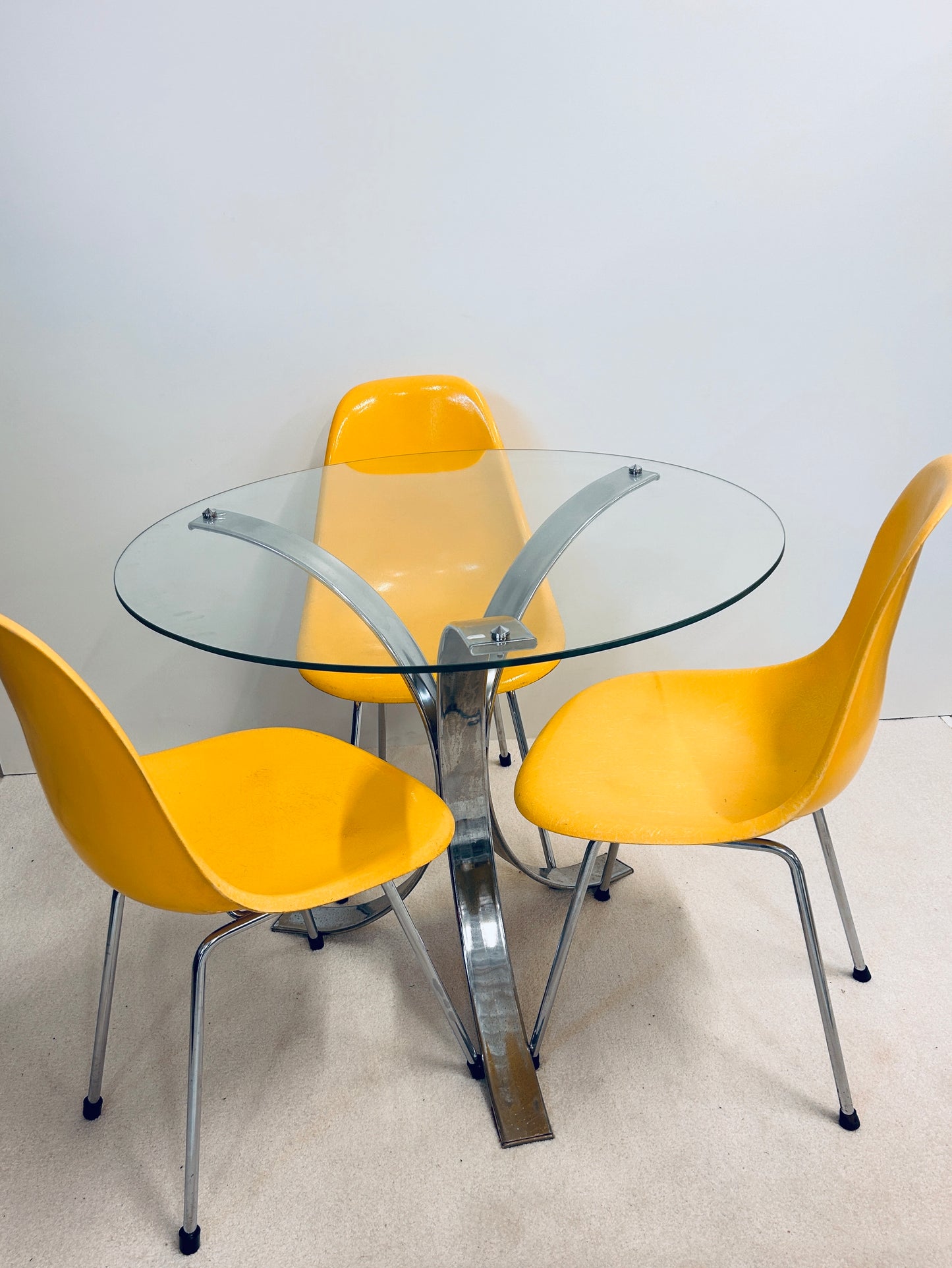 Chaise DSX jaune Charles et Ray Eames, édition Herman Miller
