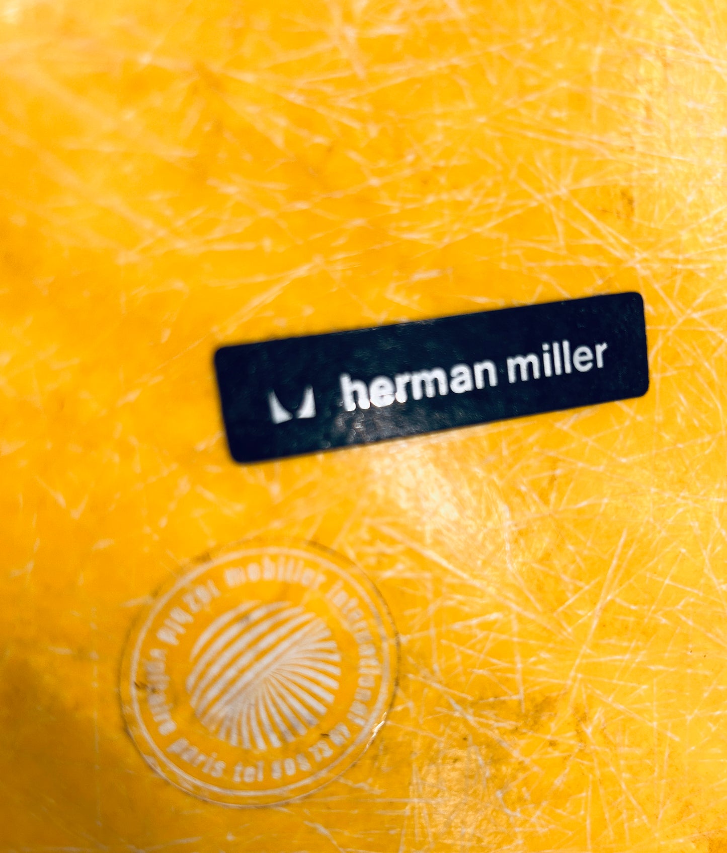 Chaise DSX jaune Charles et Ray Eames, édition Herman Miller
