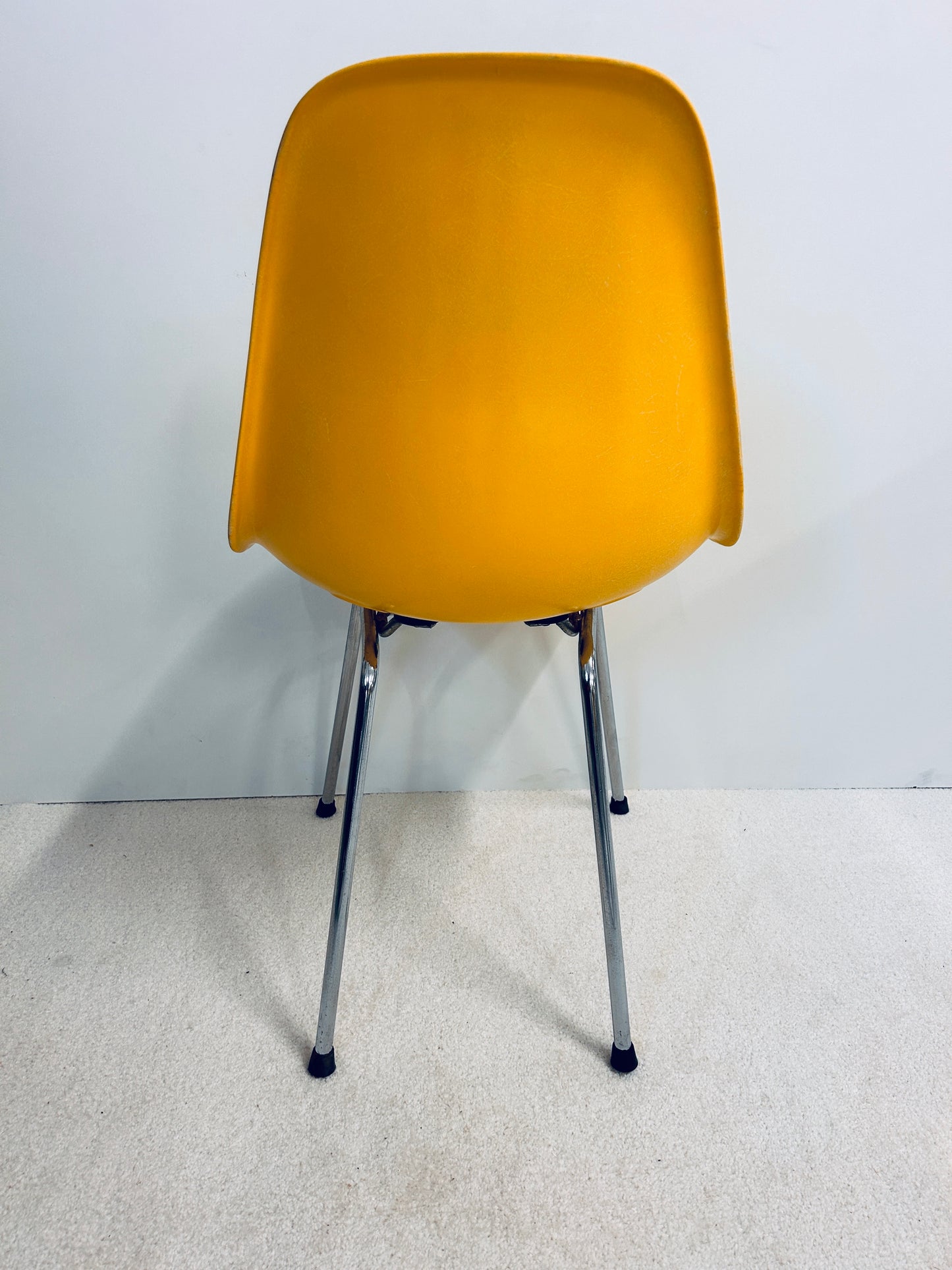 Chaise DSX jaune Charles et Ray Eames, édition Herman Miller