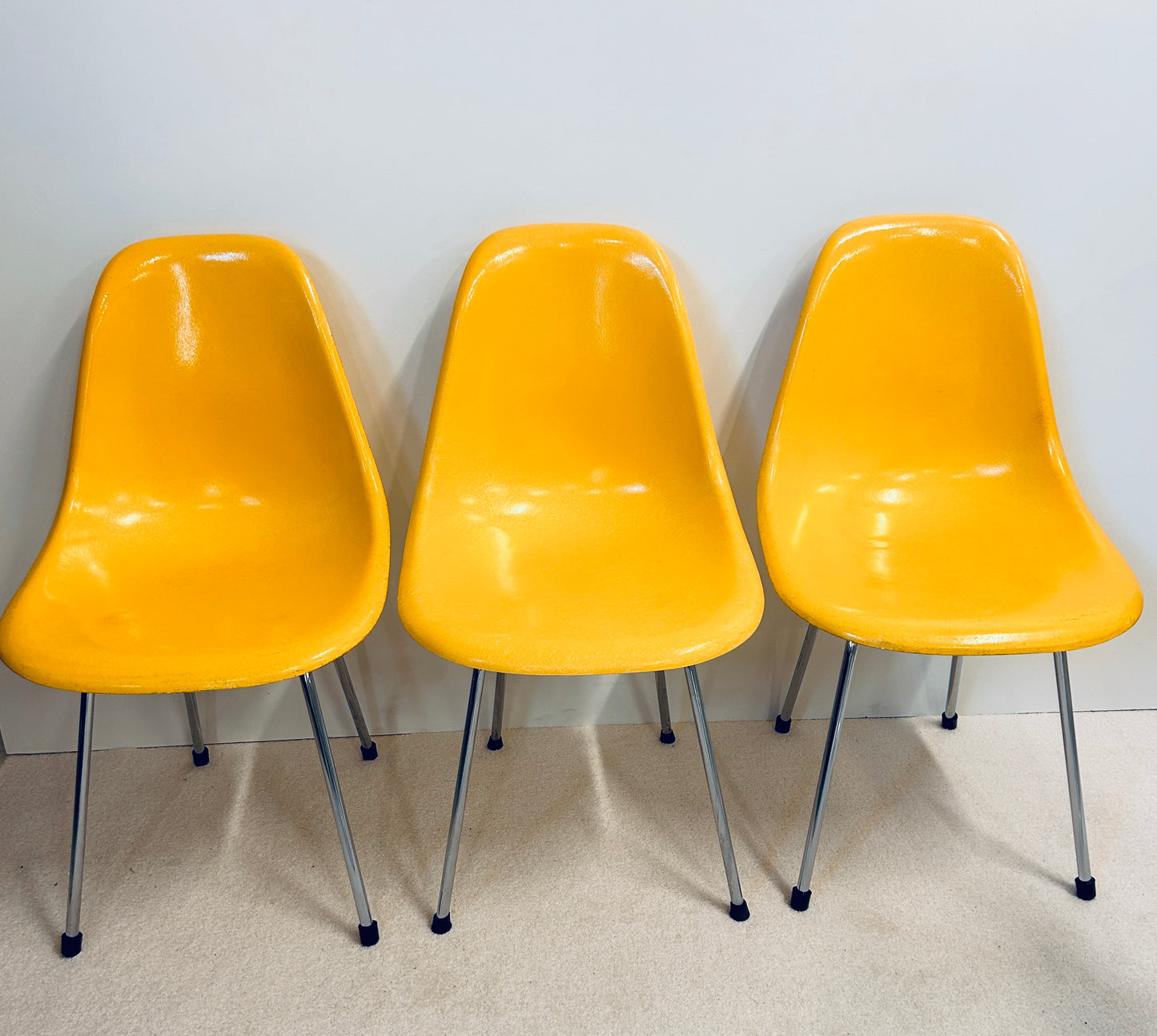 Chaise DSX jaune Charles et Ray Eames, édition Herman Miller