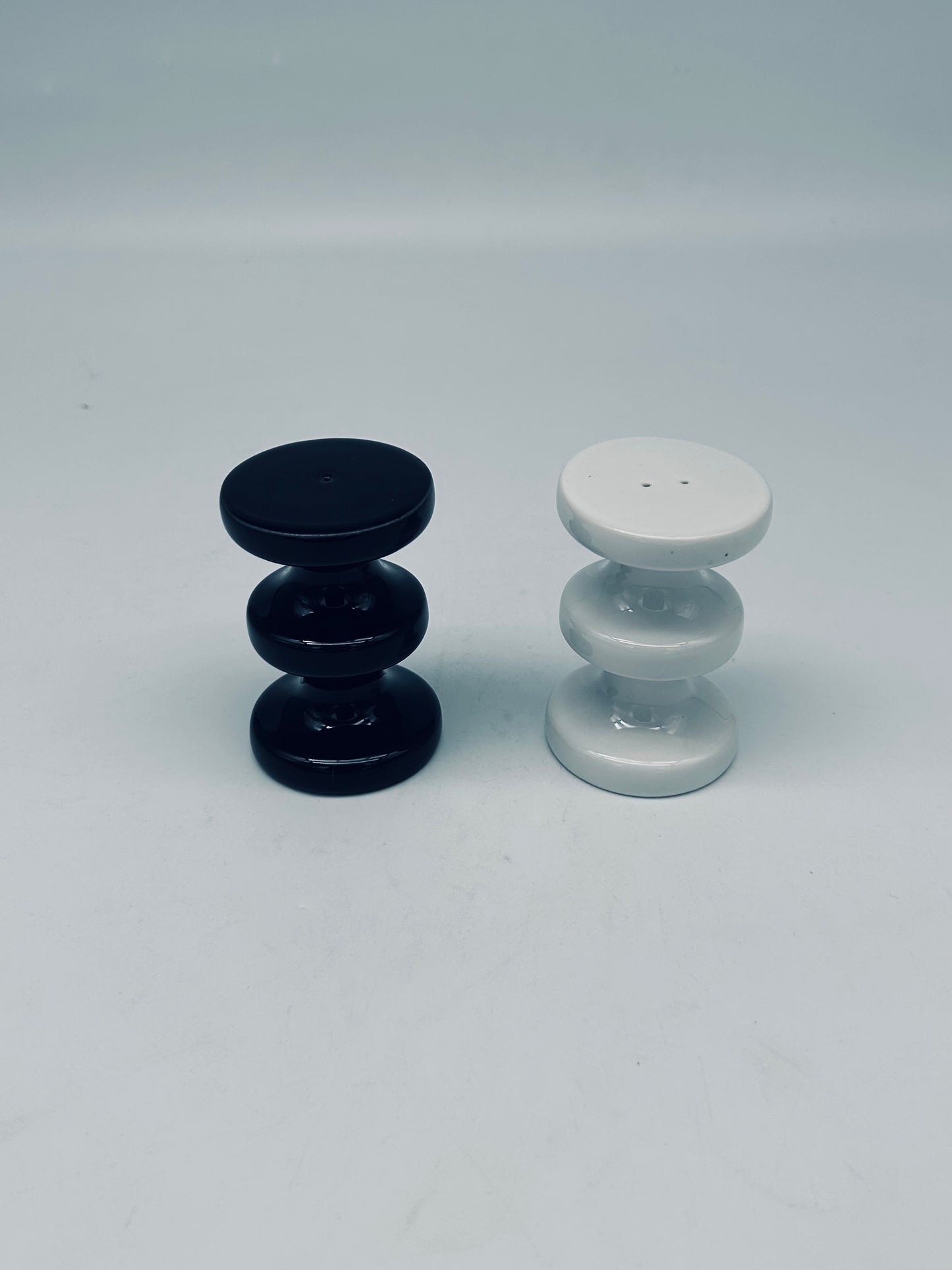 Salière et Poivrière " Bishop", India Mahdavi, 2020