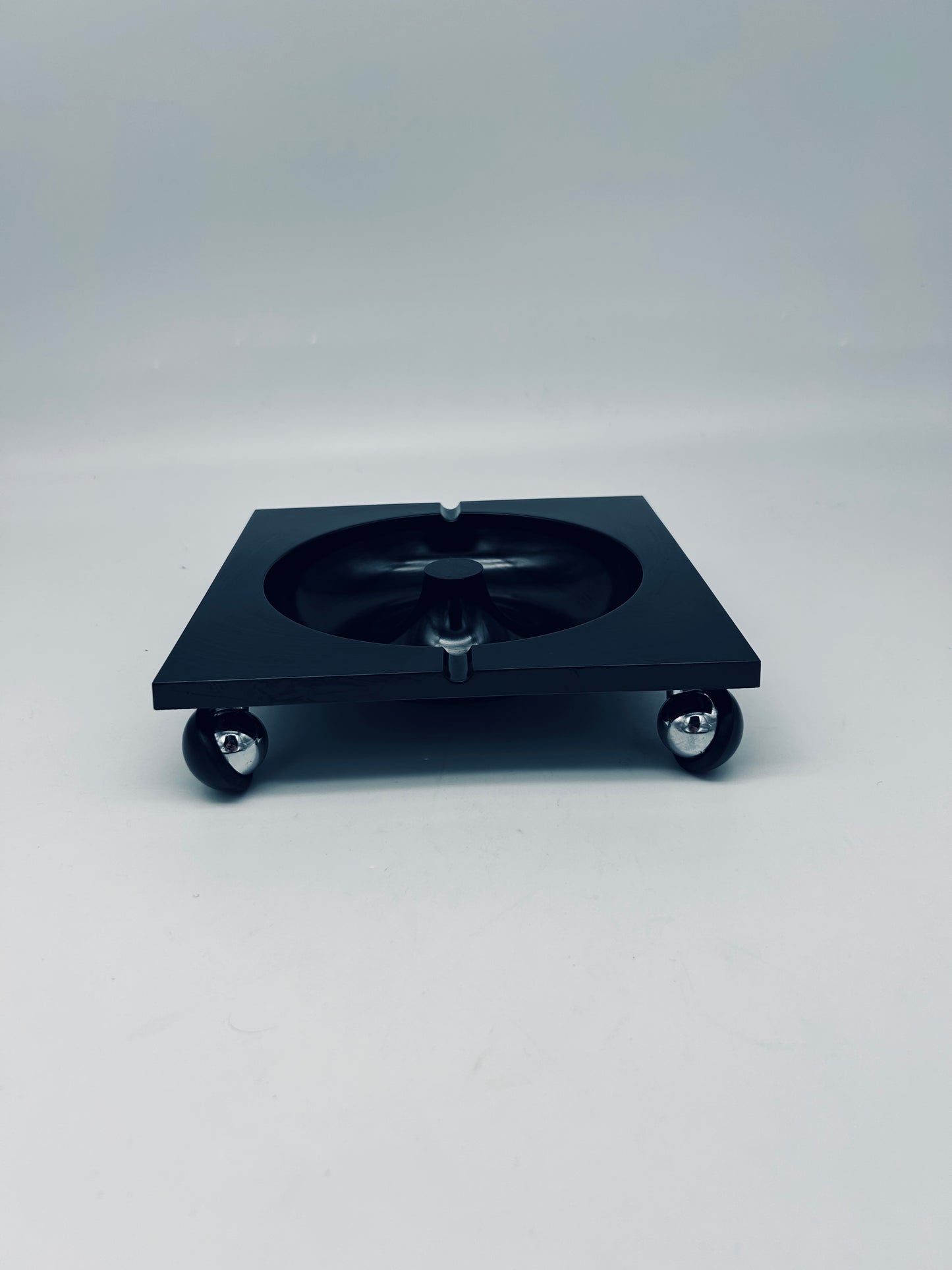 Cendrier Trotter noir Renzo Mori, Italie, 70s