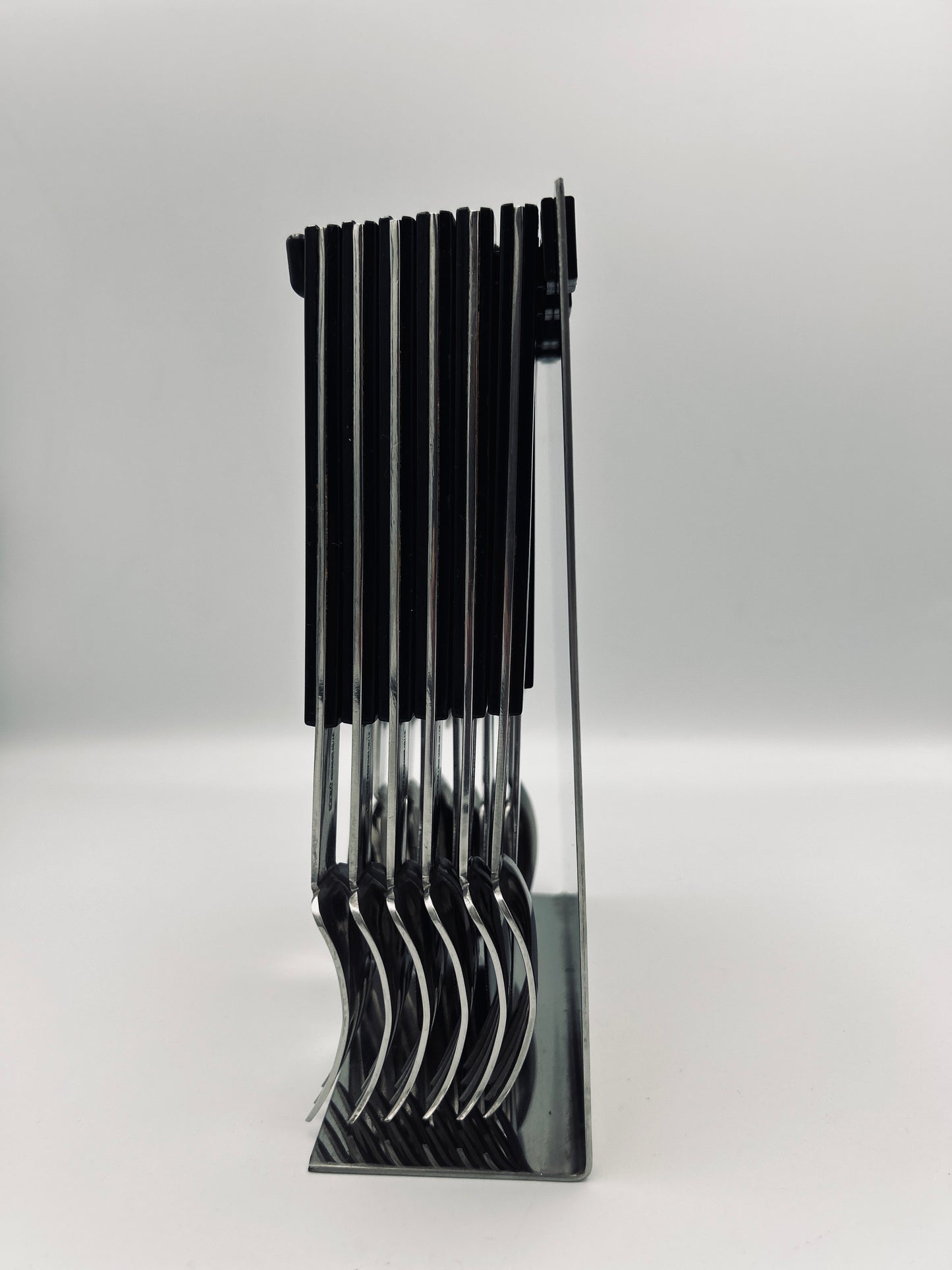 Set de couverts suspendus noirs logo ancre marine,Abert, Italie, 70s