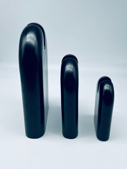 Vases noirs, trio, céramique, Sicart Cartigliano, Pino Spagnolo, Italie, 70s