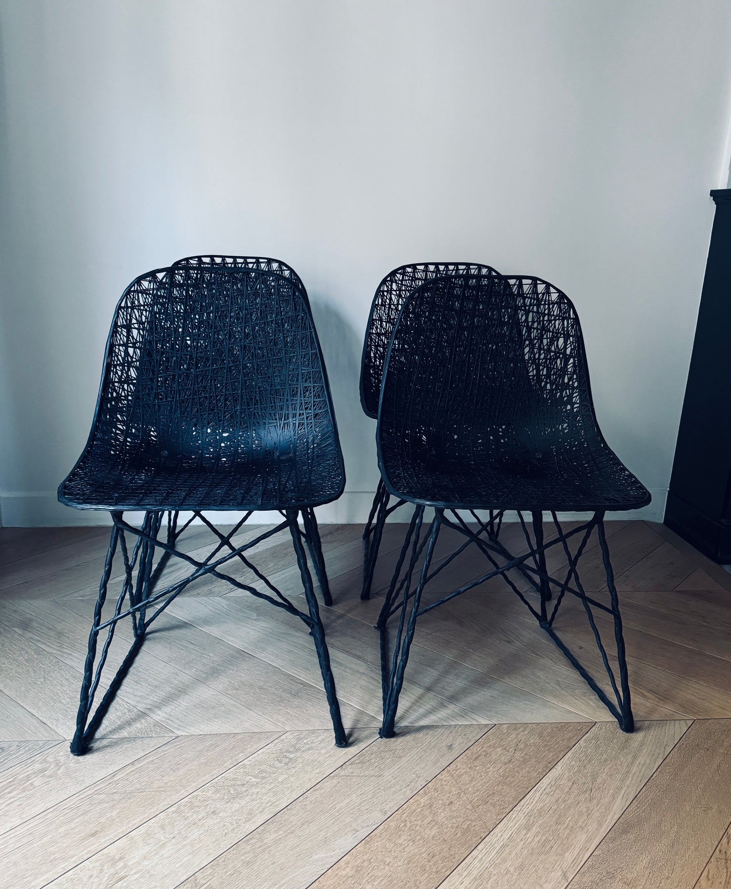 Ensemble de chaises noires "Carbon" , Wanders & Pot, MOOOI, 2000s