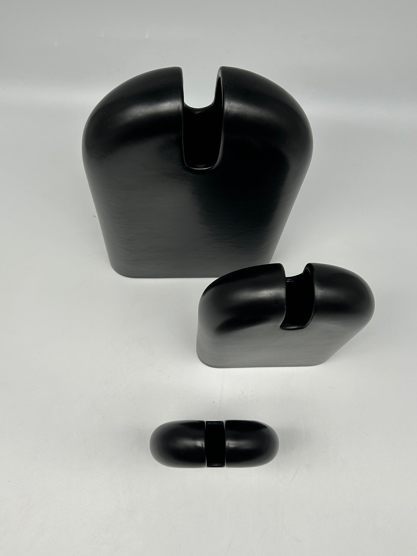 Vases noirs, trio, céramique, Sicart Cartigliano, Pino Spagnolo, Italie, 70s