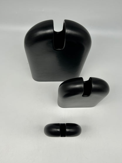 Vases noirs, trio, céramique, Sicart Cartigliano, Pino Spagnolo, Italie, 70s