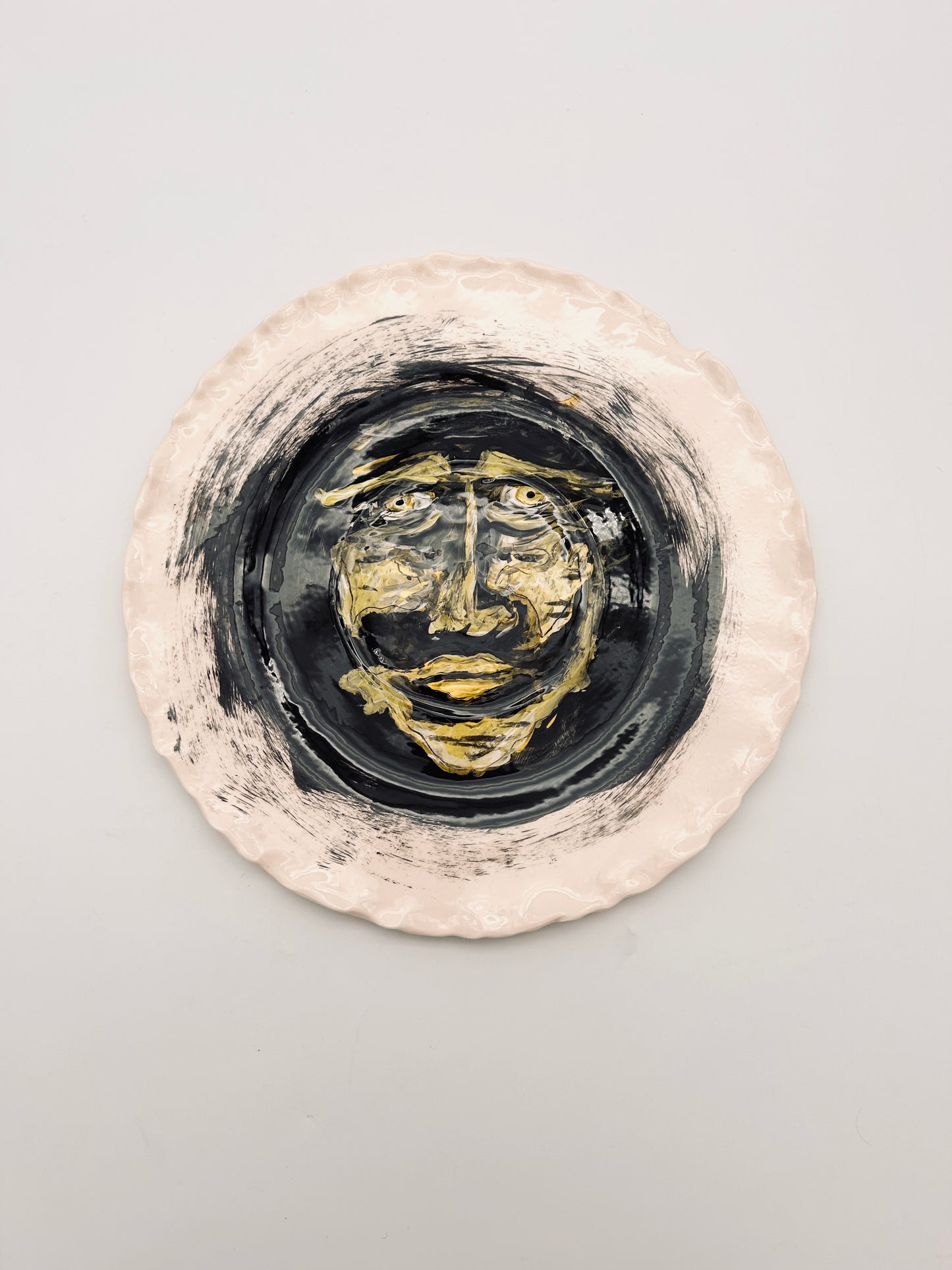 Plat de présentation, motif visage,  E=X2,  Sinicropi, 2016
