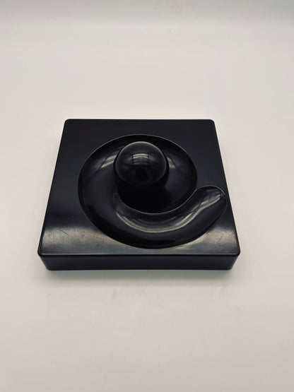 Cendrier sculpture noir "Spyros", Eleonore Peduzzi Riva, Artemide, 70s
