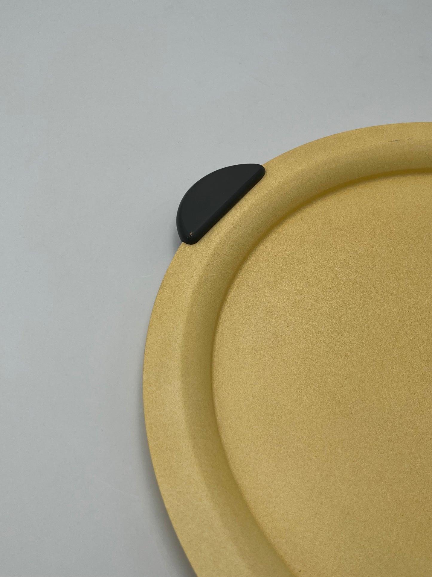 Plateau jaune Accademia Lagostina, Ettore Sottsass, Italie, 90s