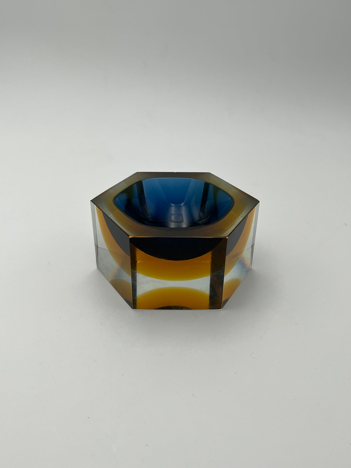 Cendrier octogonal Sommerso Bleu/Jaune, verre de Murano, Flavio Poli, Italie, 60s