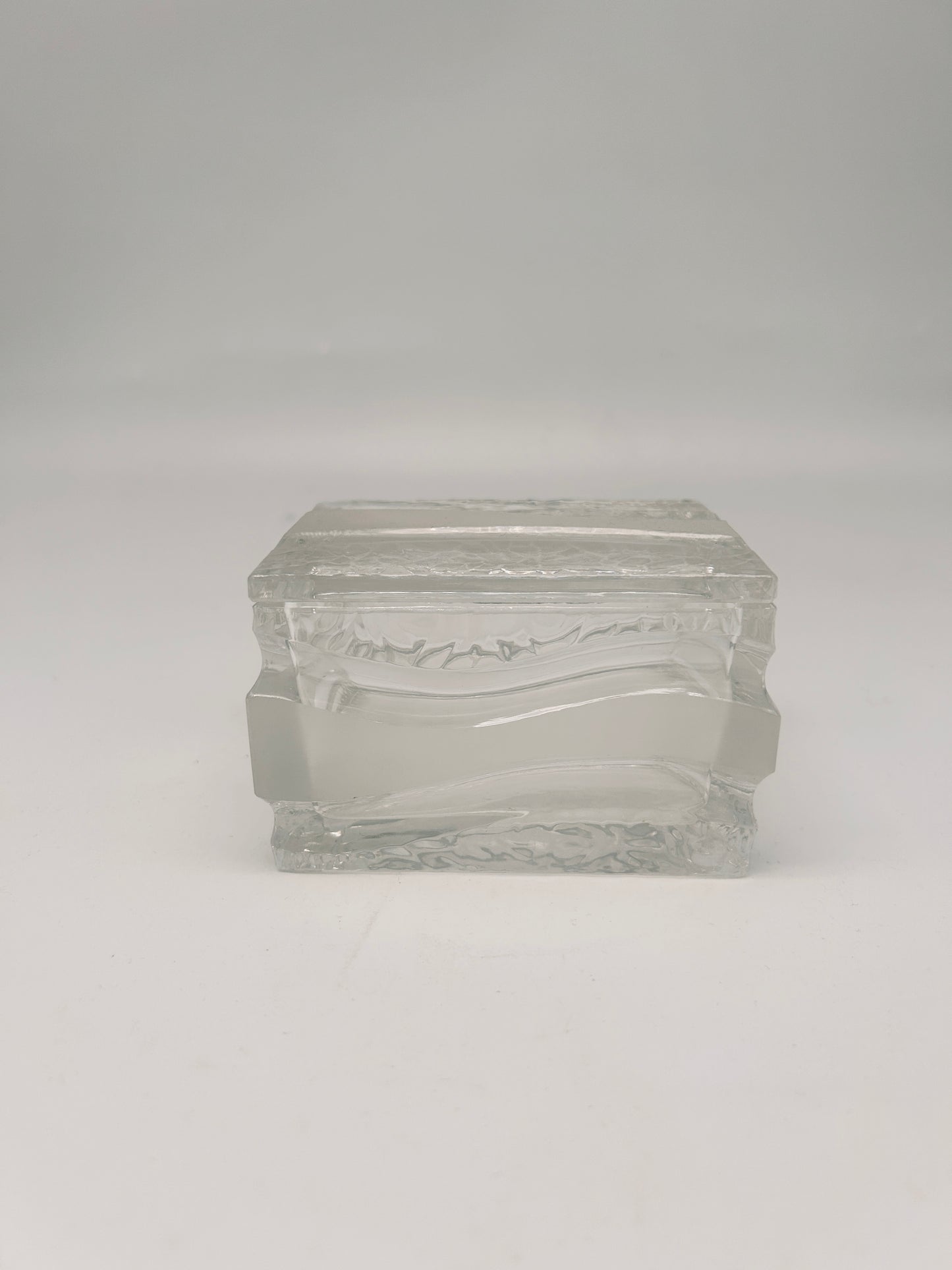 Boîte brutaliste en verre, Peill & Putzler, 70s