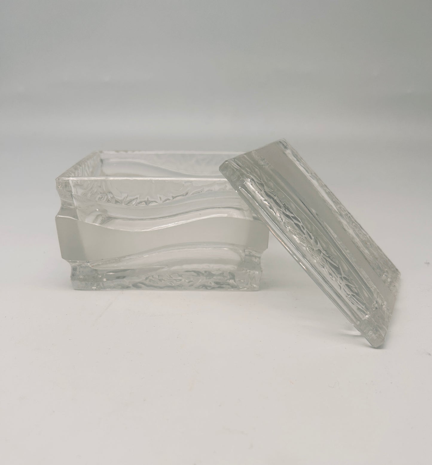 Boîte brutaliste en verre, Peill & Putzler, 70s