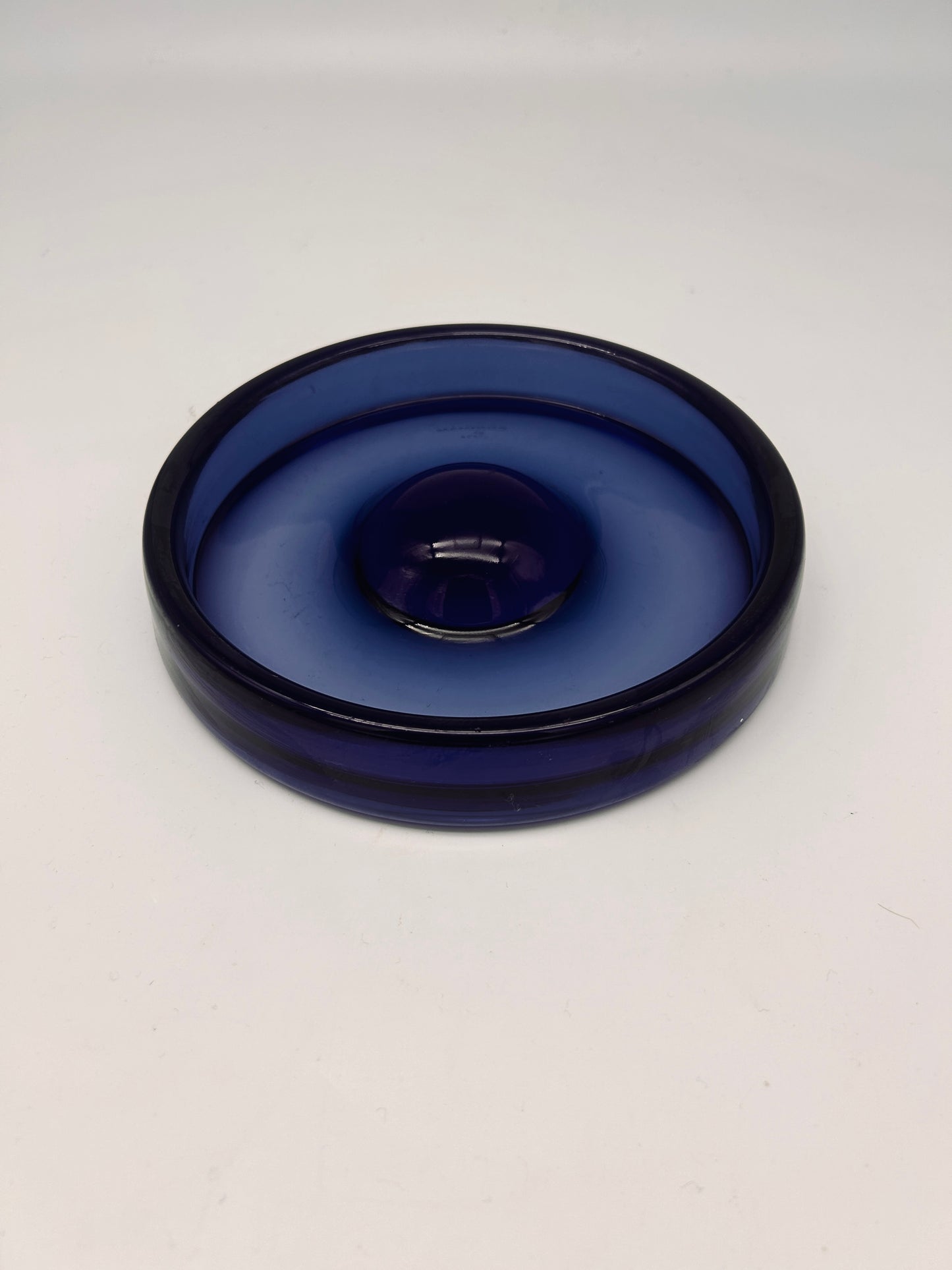 Cendrier danois en verre bleu, Per Lutken, Homelgaard, 50s