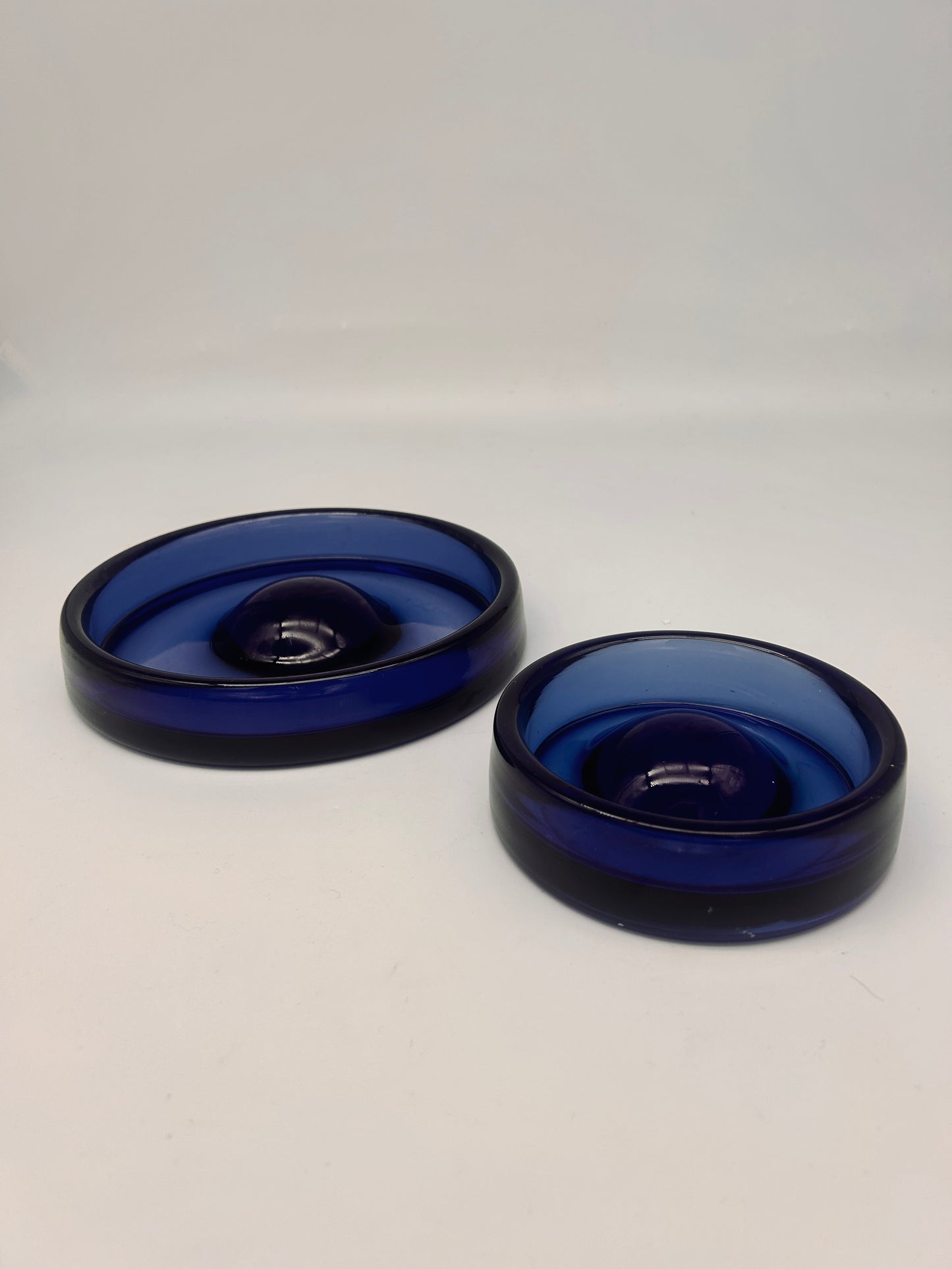 Cendrier danois en verre bleu, Per Lutken, Homelgaard, 50s