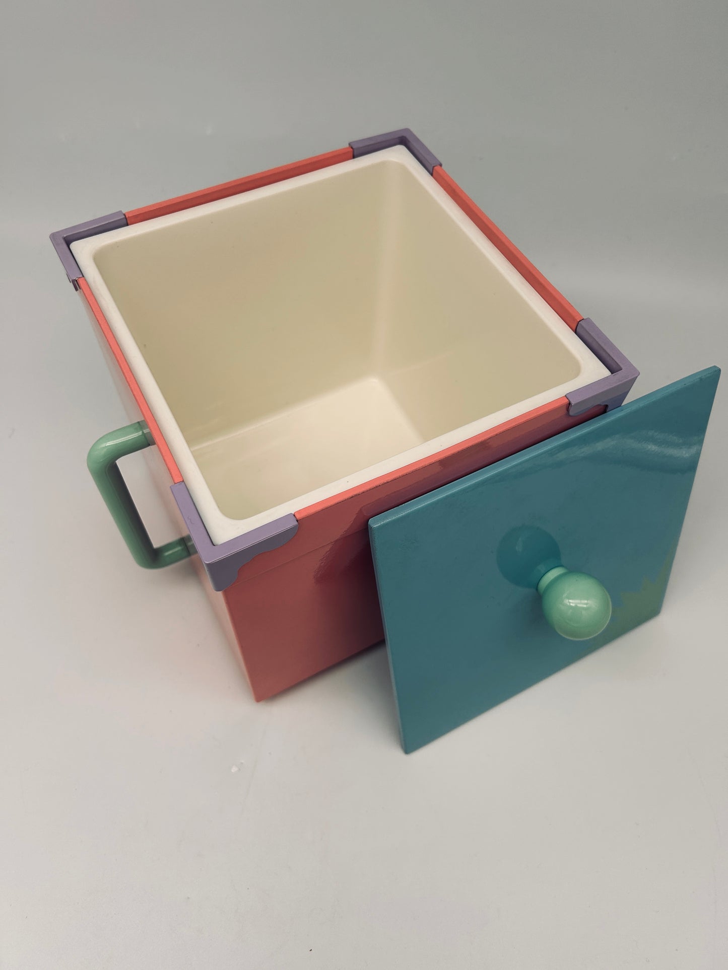 Memphis pink ice bucket, Georges Briard, Merito, Japan, 1980s