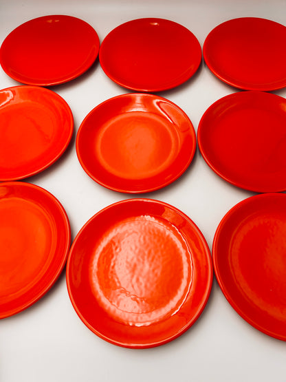Assiettes en céramique rouges, Pagnossin, Italie, 2000s