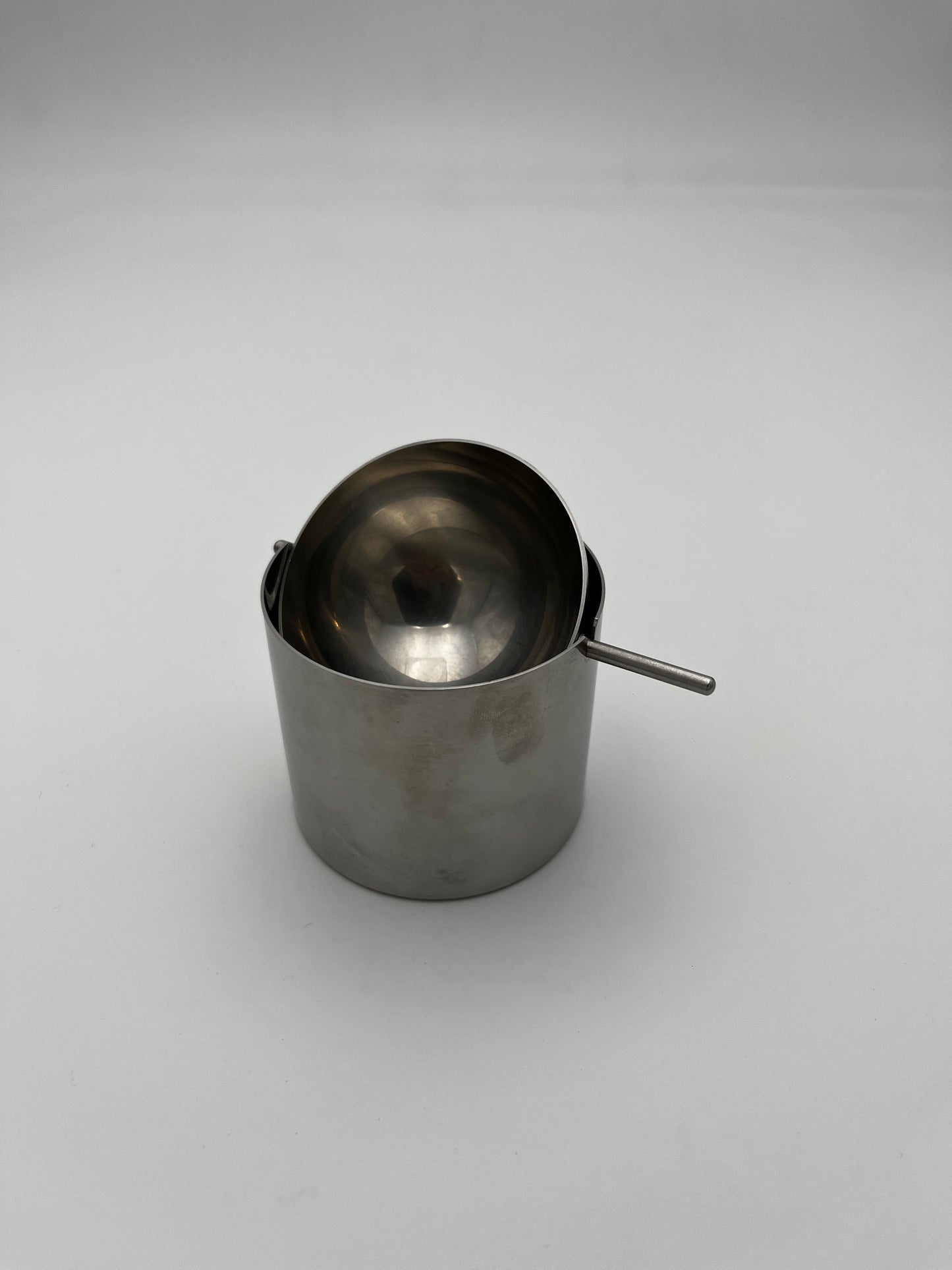 Cendrier à bascule, Arne Jacobsen, Ligne Cylinda, Stelton