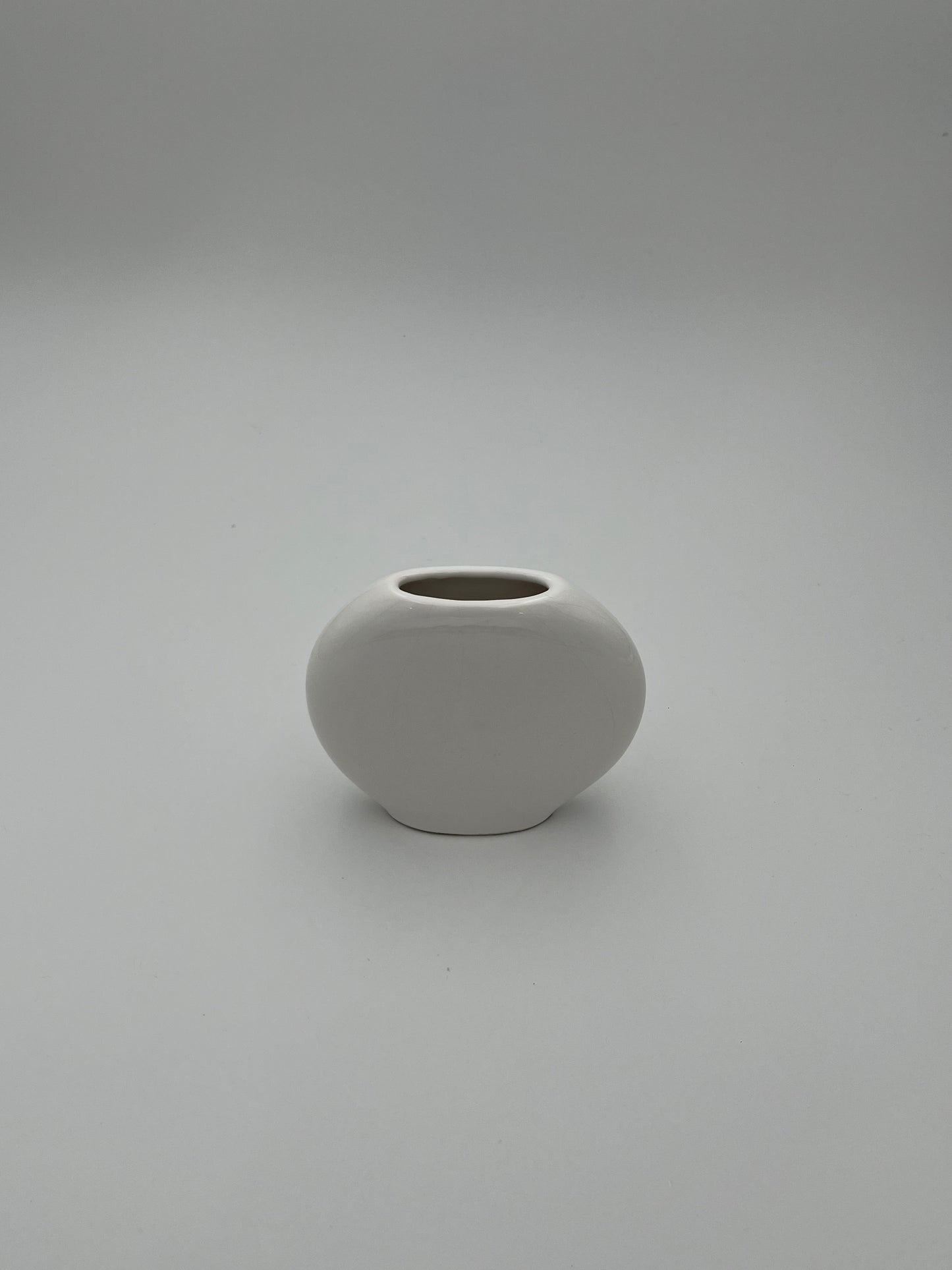 Vases vintage blancs, Dorothée van Agthoven, Flora Keramiek, 80s