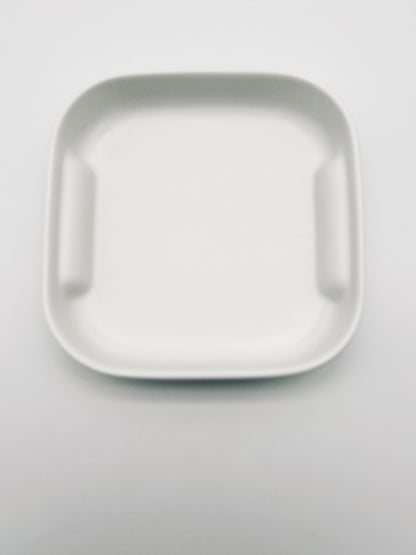 Assiettes blanches à rebord, Square, Makio Hasuike, Arnolfo di Cambio, Laveno, 70s