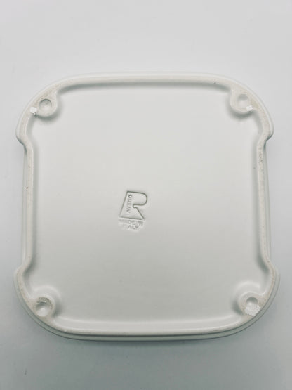 Assiettes blanches à rebord, Square, Makio Hasuike, Arnolfo di Cambio, Laveno, 70s